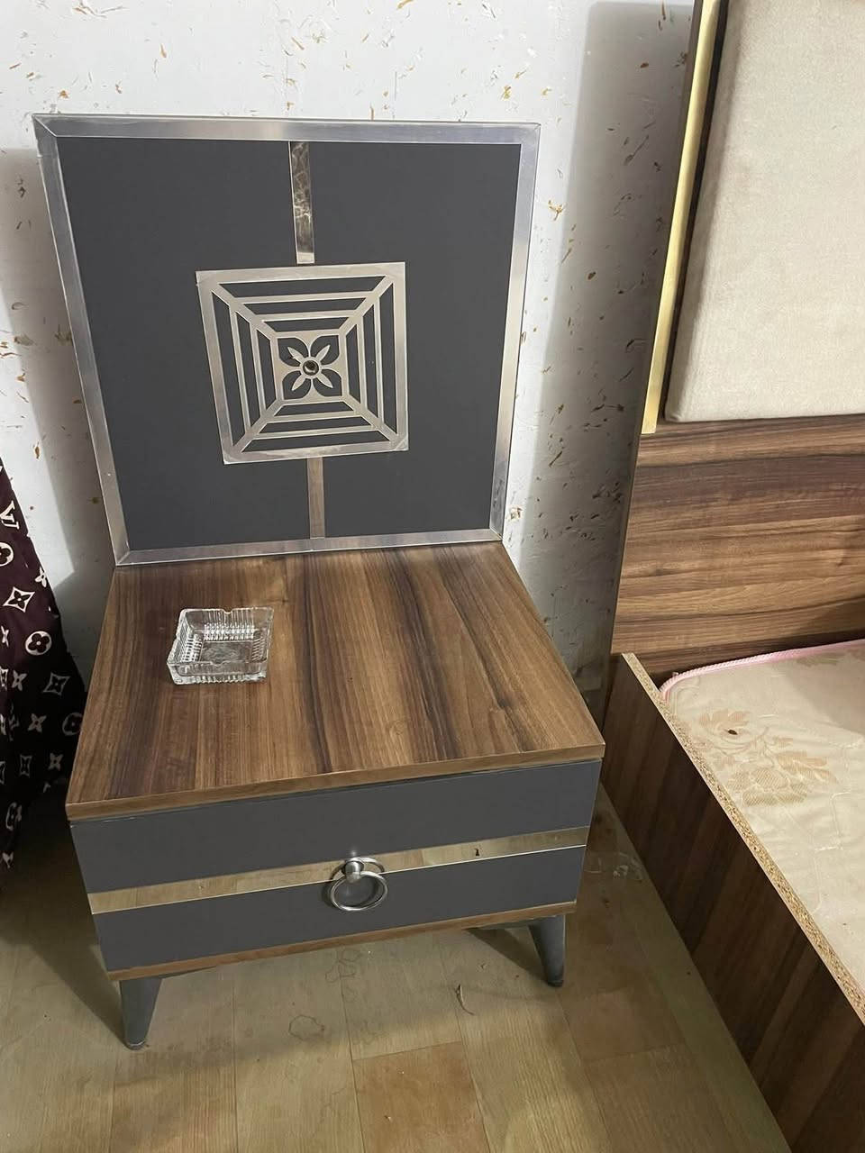 للبيع بيها اضرار بسيطه مكان الحريه 

***********
