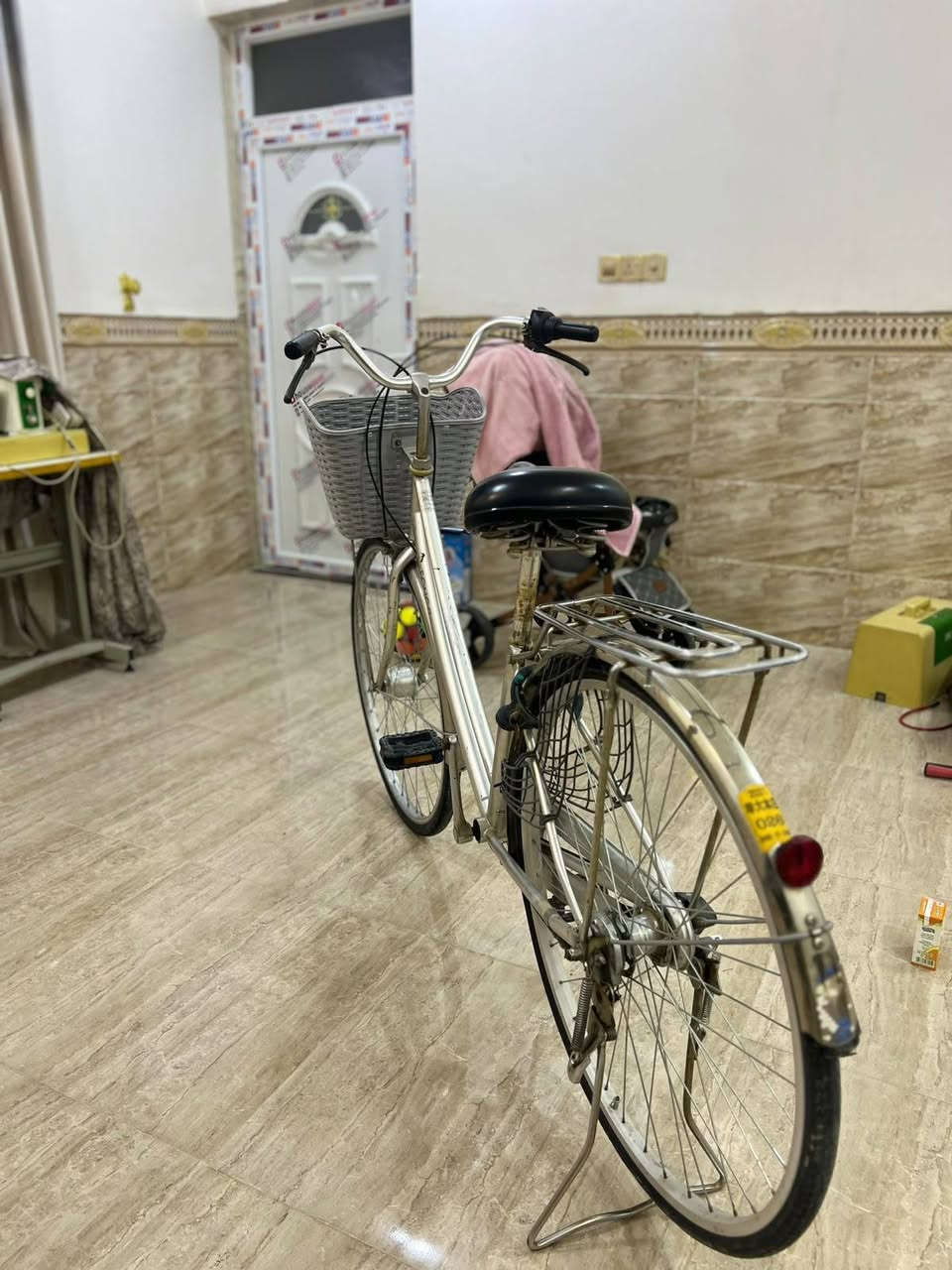 السلام عليكم
بايسكل بايدر للبيع نظيف مثل ما واضح بالصوره المكان الخمسه كيلو 
والسعر 80 وبي مجال للشراي اتصل على هذا الرقم ***********
