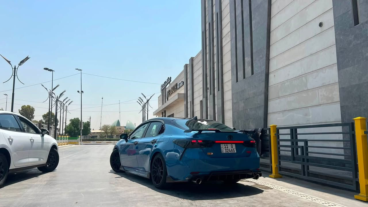 السلام عليكم 
كامري TRD للبيع 
مكينة V6 3500
ماشية 82 الف كيلو وليس ميل 
2022 وارد امريكي 
لون ازرگ توكلر بلادي 
ضررها سطحي كلش چاملغ و كم اصبع من البنيد 
شاصي لغد دواخل كلها مكفولة صبغ چاملغ وباب يعني قطعتين فقط 
ايرباگات كلها سليمه 
السيارة مختمة TRD بكل مكان 
بگلايت لد متغير تتحكم بي من الموبايل 
اخوان السيارة مصارلي شهر من مشتريها 
مسويلها ادامة عامة وصيانة 
بس ادامة منظومة الاحتراق مكلفة 600 الف من عدا باقي الشغلات الي تبدلن باتري جديد اليوم بدلته 
يعني السيارة نقص برغي مابيها
يعني اني كملتها وكملت نواقصها حتى اجنيها بس والدي مارضى على صوتها و منظرها ف جاي ابيعها ع موده  
السيارة V6 3.5 
301 hp 
يعني صاروخ 
رقم بغداد الجديد 
سنوية جديدة ب اسم والدي 
هزه جديدة 
السعر 205 ورقة وبيها مجال 
يعني دفترين وخمس اوراق 
صور الحادث والسونار 
بالمنشور 
مكاني بغداد شارع فلسطين 
***********
متواجد واتس اب وع الرقم
