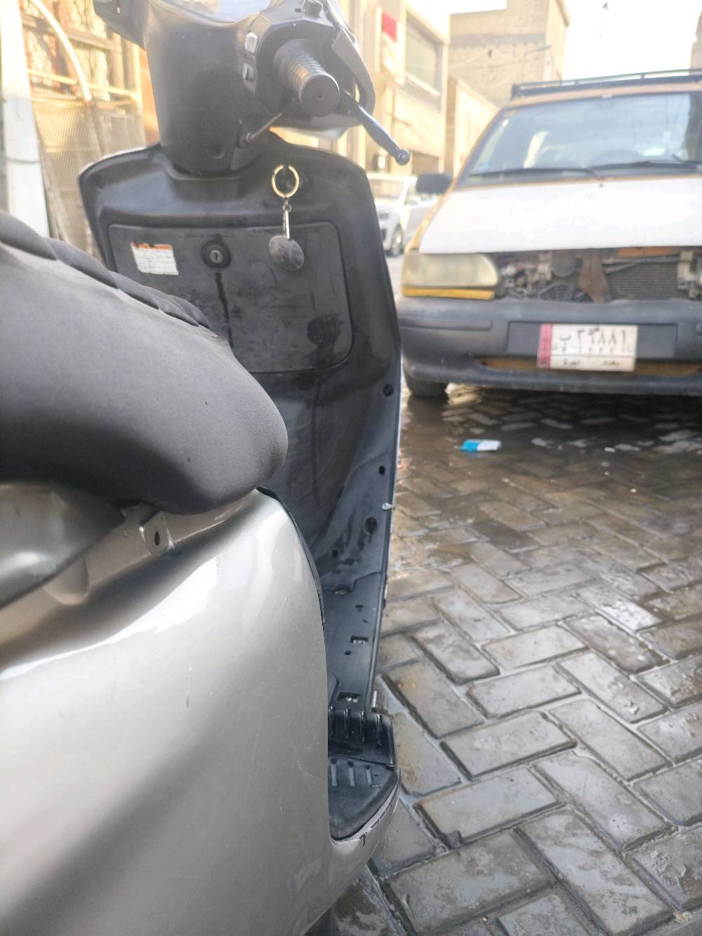 السلام عليكم 
دراجه فضائي 100  للبيع جاهزه من كلشي وكلشي بيها شغال سلف وهندر وكهرباياته كلها شغاله سعرها 550 وبيها مجال 
مكاني الاعظمية 
الرقم ***********