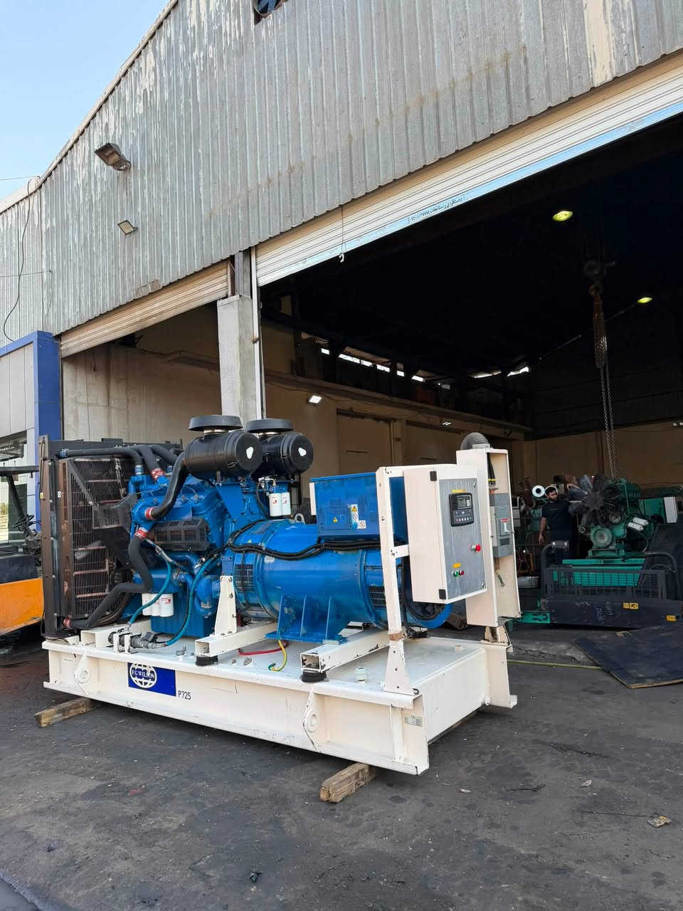 Perkins 3012
725 KVA
***********
***********
***********
