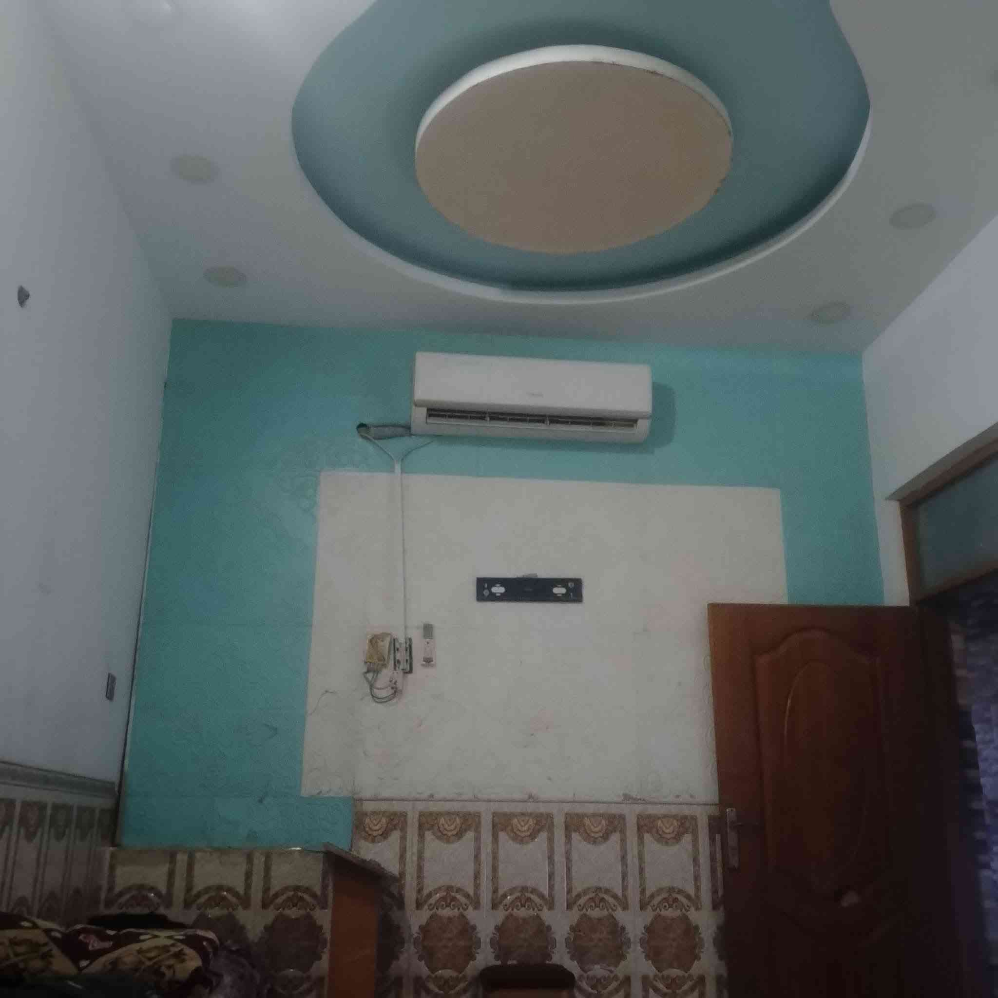 بيت رهين بل نداء 100مترسعر الرهن 13مقابل مول بغداد شارع المجمعات غرفه وصاله ومطبخ وصحيات وستقبال ***********
