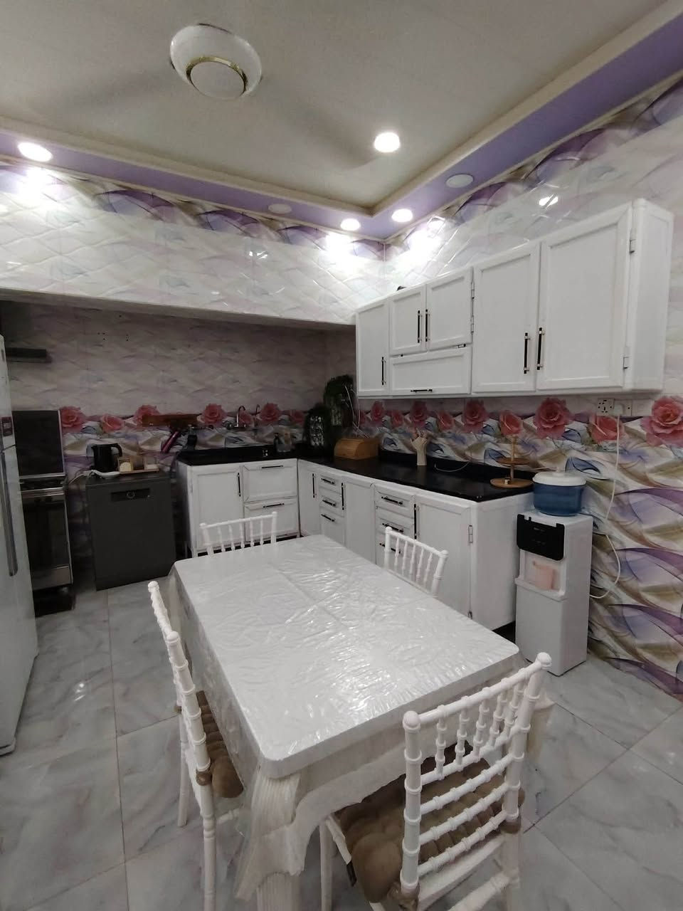🏠 بيت للبيع في #حي_الشهداء
📍 الموقع: حي الشهداء، بالقرب من مدرسة أبي الفضل ومدرسة الشهيد حميد على شارع 20متر مساحة 200 متر
✨ البيت #متعوب عليه جدًا ونظيف وجاهز للسكن.

مكونات البيت:
• غرفتان
• صالة
• مطبخ
• براني
• حمامات داخلية وخارجية
• حديقة
• طارمة كبيرة، وحاليًا مستخدمة كراج
📞 للاستفسار والتفاصيل: ***********
