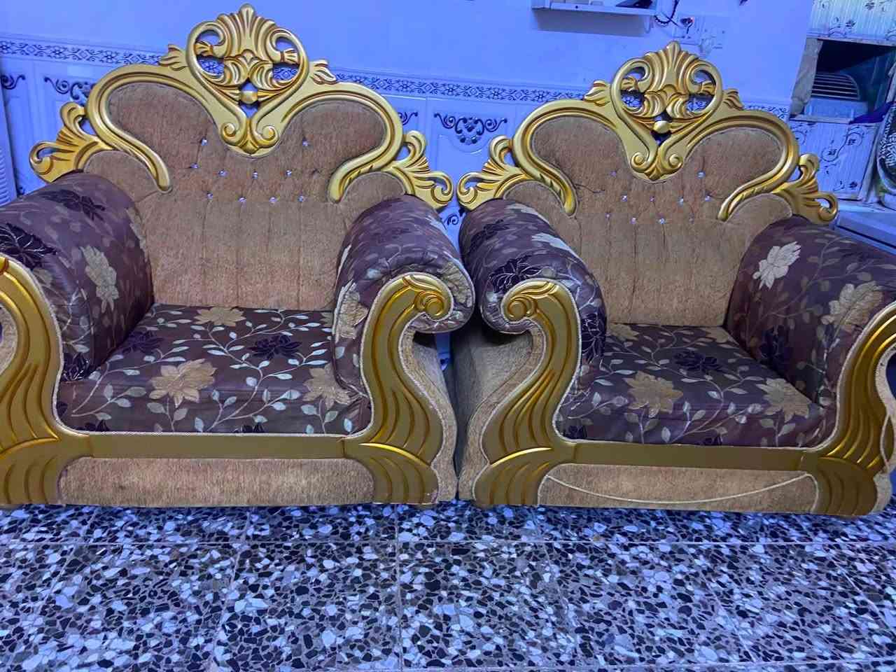 تخم عشر مقاعد وكراسي وطبلات للبيع للتواصل ع الرقم ‭***********‬
