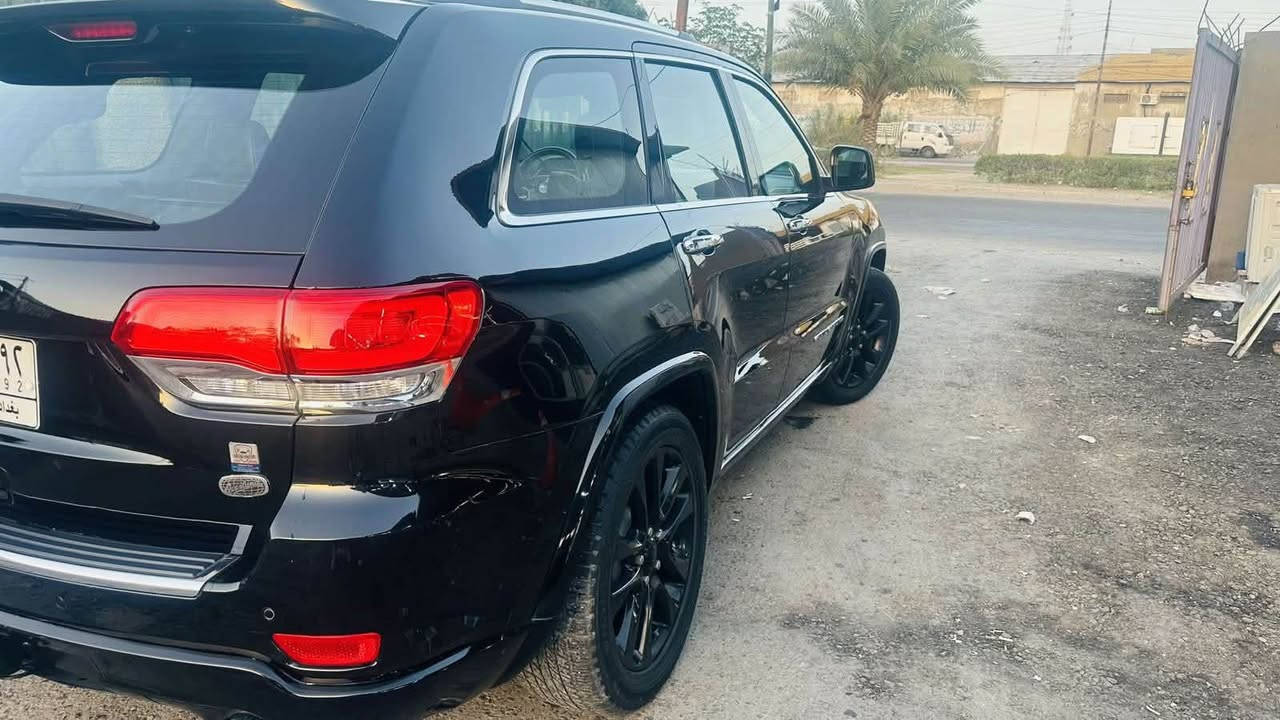 اوفر لاند 18 سوده فول للاخير مواصفات بدون ايرباك حادثها جاملغ خلفي وبيها صبغ جاملغ امامي وربع البنيد 
بنراما 
كشنات جلد تدفئه وتبريد 
ستيرن تدفئه 
مري شفط
جــنــ👜ــطــﮭﮧ كهرباء***********السعر 180بيه مجال
