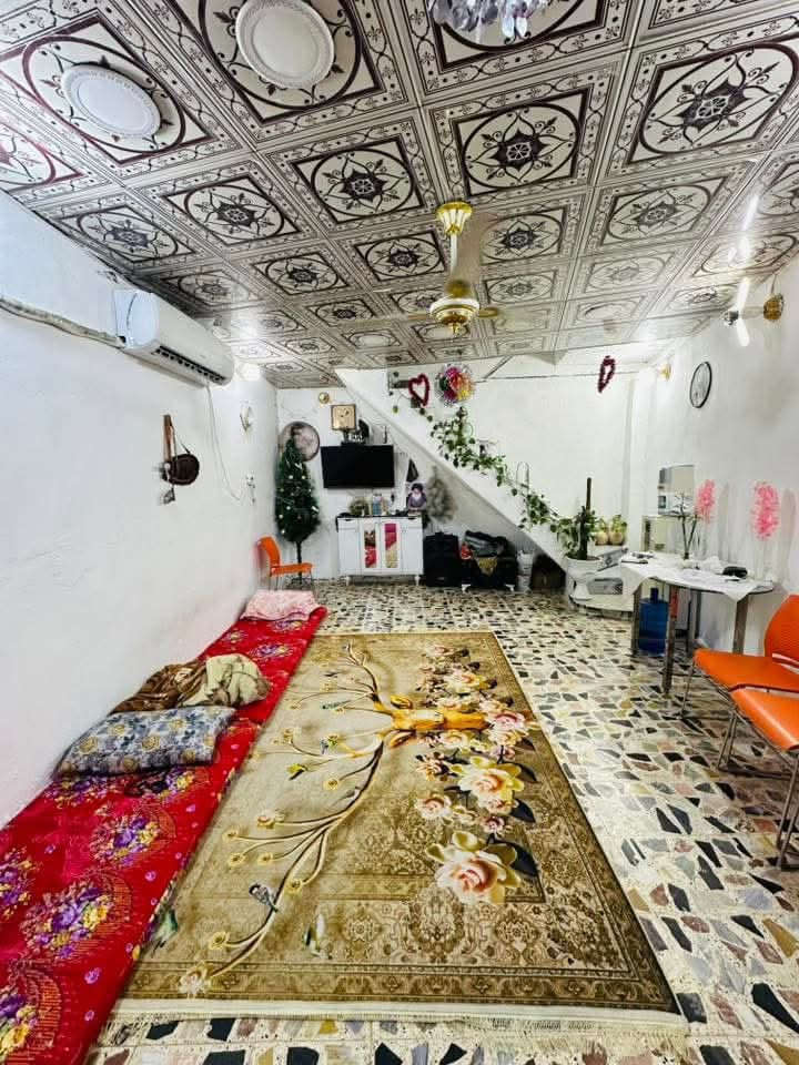 مشتمل 70م طابو زراعي سند25 خدمات كامله تبليط مي مجاري كهرباء مسحوبله سحب
غرفه نوم وصاله وصحيات ومطبخ حار وبارد بناء نضيف

بوب الشام قرب اسواق الصدرين مقابيل شارع الرجابات

سعر مناسب ب33 مليون 

***********
