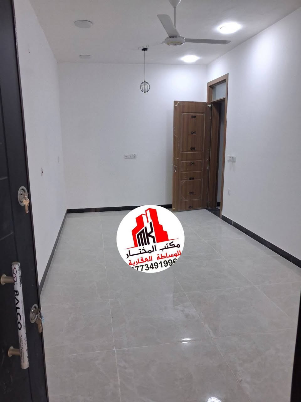 🏠 #للايـــجـٰــآر___في___السيـديـه 🏠
 وحده سكنيه ٢٠٠ متر مودرن غير_مسكون زيرو
 #طابق اول__ #وطابق ثاني 
كل طابق مدخل خاص وباب خارجي خصوصية تامه
يحتوي على كل طابق مدخلين باب قاصه للمداخل شبابيك المنيوم مانع الاتربه 
صاله ومطبخ و٣ غرف نوم وصحيات +سخان +ماطور
الموقع مربع الاقتصادين 
📱______________  ☎️ 
للاستفسار #مكتب_المختار_للوساطه_العقاريه
اتصال +واتساب 📞 📱 
***********

نص مكتوب في الصور:
- مكتب المختار للوساطة العقارية ***********
- مكتب المختار للوساطة العقارية 773491996