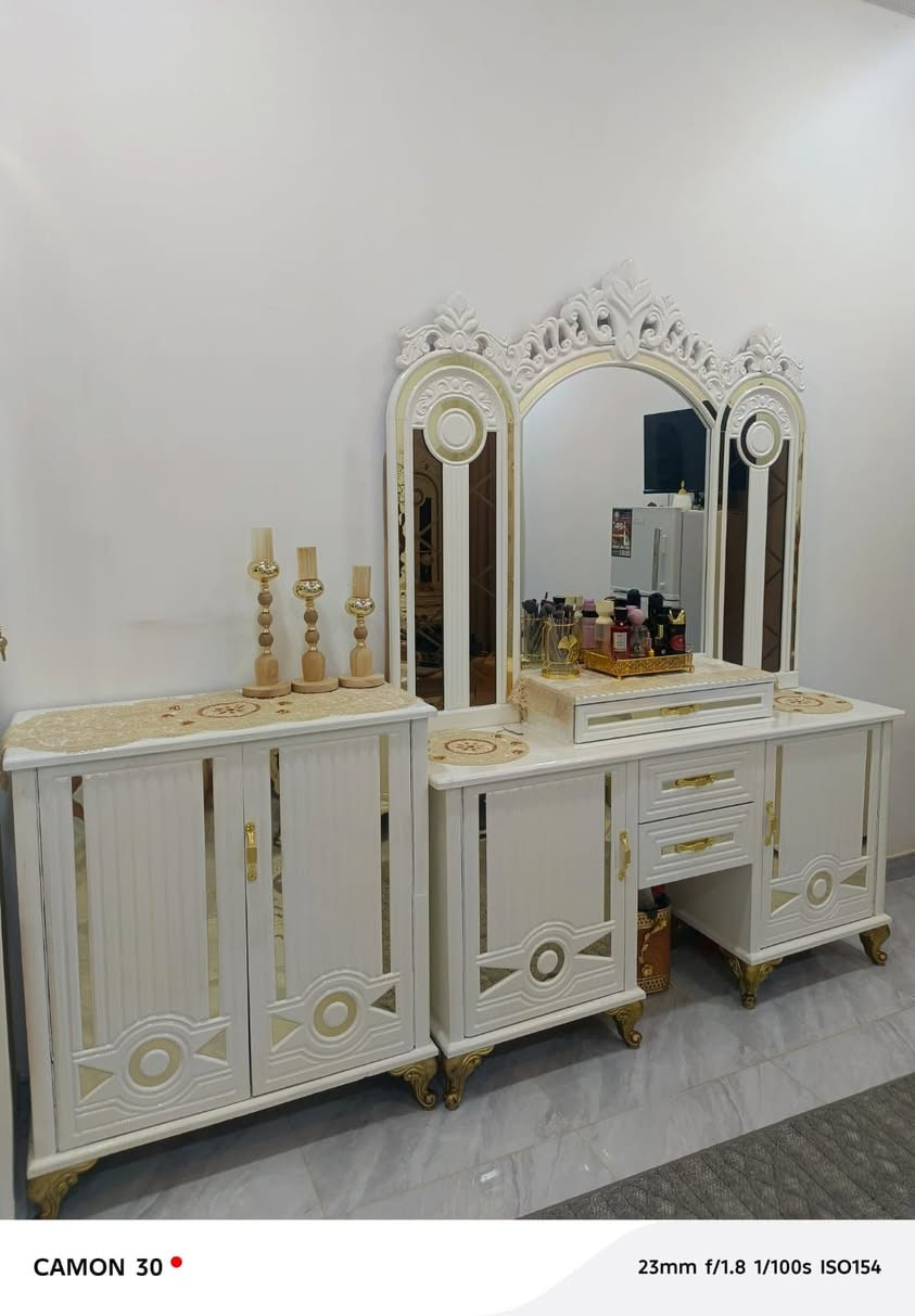 غرفه عراقيه للبيع جديده ما بيها اي ضرر سعرها 1500000 مليون ونص وياها مندر طبي اصلي رقم الهاتف *********** مكانها البصره
