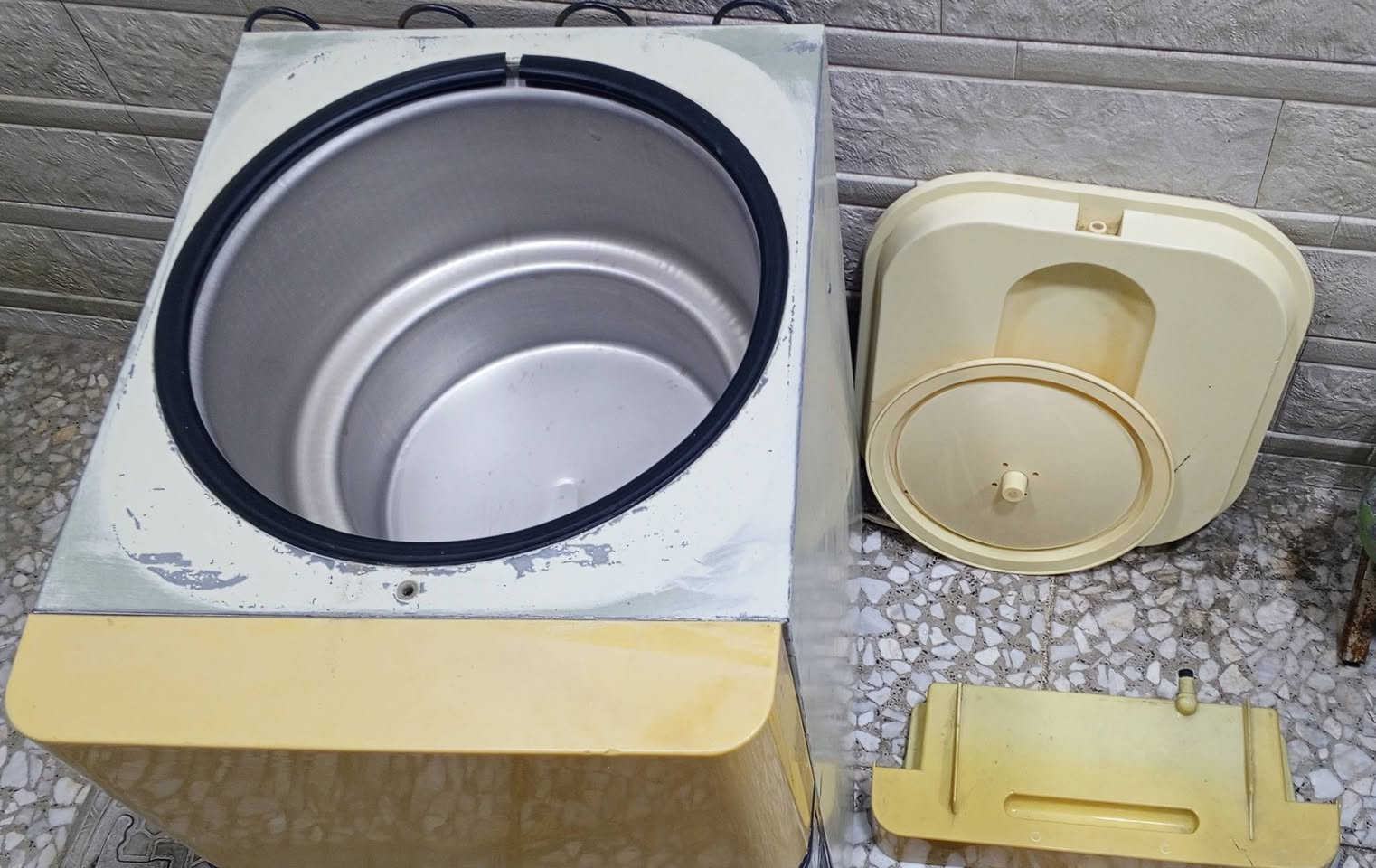 بيت قطط • براد عطل • ماطور شواية