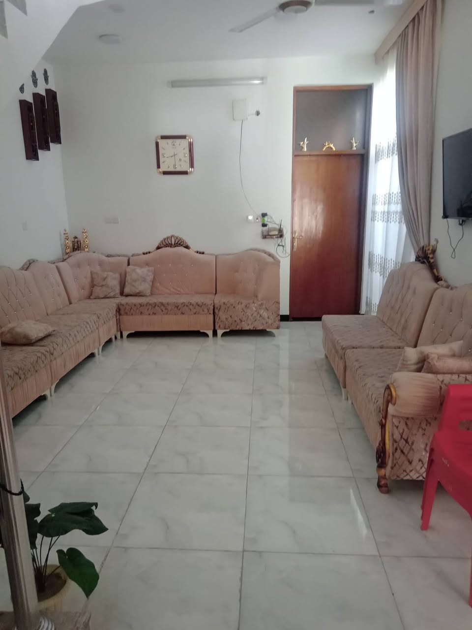 يوجد بيت مساحتة ١٥٥ قاطين بناء جديد جنس الارض طابو زراعي سند ٢٥خدمات ماء كهرباء تبليط عنوان مدائن سلمان باك منطقه الصحه للاستفسار عن تفاصيل***********

