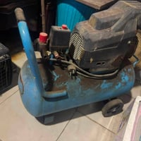 كمبريسر للبيع جديد ما مستعمل بس وصخ كامل هوة والصوندة مالته للبيع السع...