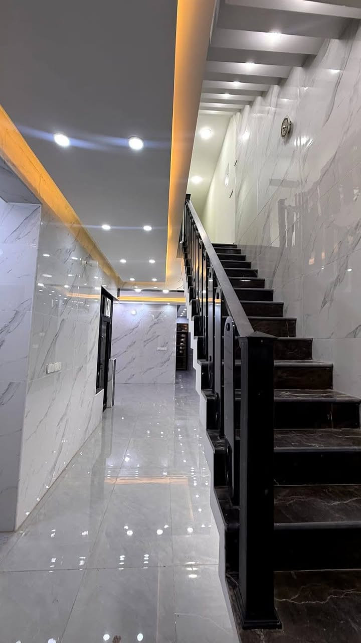 السلام عليكم
عروض شركة التاج للعقار
🌺🌺🌺 
 بيت بل  الدوره شارع 60 مساحه 100 متر تفاصيل الواجيه 7 م والنزال 15 متر يحتوي على اربعه غرف نوم  ثلاثه فوق سويت كامل
 واحده جوه خدمات كامله تابع الصور بالمنشور 
🌺🌺🌺
مشتمل 100 متر في الدوره واجهة ٧ متر طابقين حديث ملك صرف كامل مواصفات
🌺🌺🌺 
 يوجد أيضا مشتمل اخر 75 متر بيت جديد درجه اولى في مربع المالكي شارع 40 التجاري
 
ونتعامل بالمقاطعه
10/3 🛣️ /10/ 2
الاستفسار بمراسله الصفحه
 او اتصال بارقام التاليه ***********☎️ 
***********☎️ 
***********☎️
