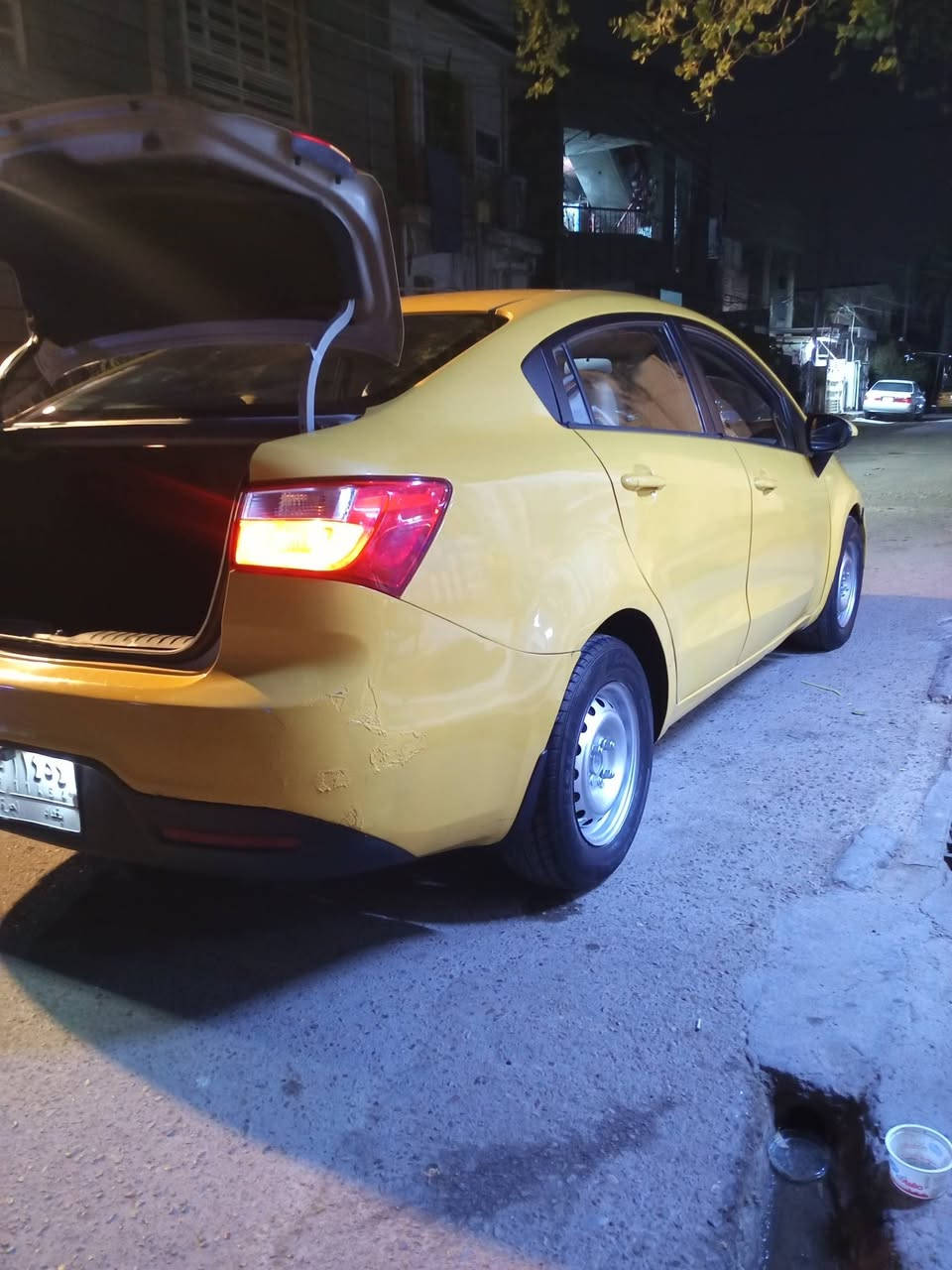 ه سلام عليكم ريو مديل 15 خليجي بيها بارد بل باب الخلف السائق فقط تبريد ثلج تخم تاير حداديه جديده سنويه ل 28 غرفه مدوشمه كامله شاشه رقم بغداد بأسمي  السعر 78 وبيها مجال بسيط عنواني بياع استفسار ***********
