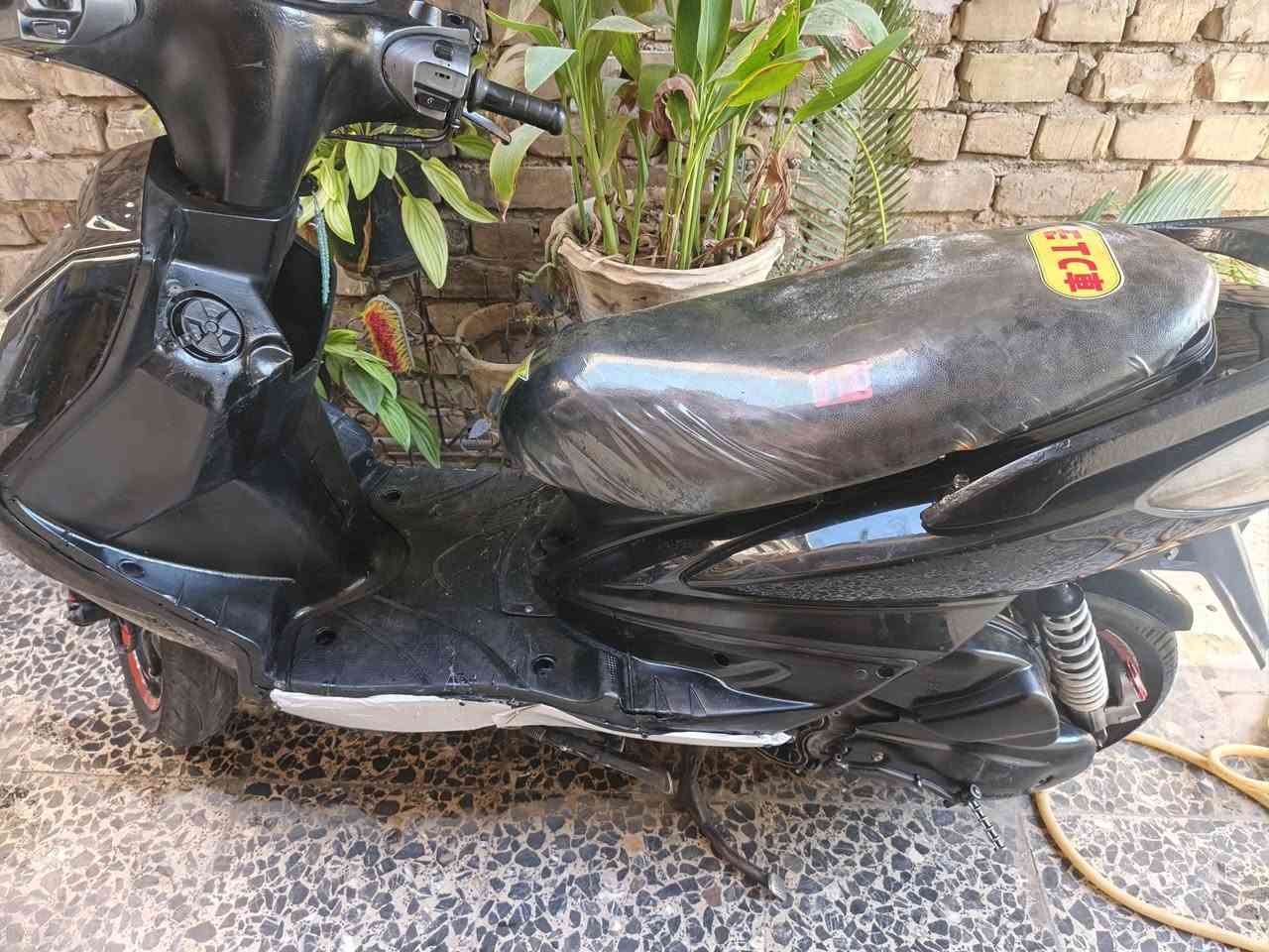 دراجه سكنس للبيع شغاله فچأه طفت واصلها نار كهربائيات شغاله ماعرف شبيها كوم حديد ب350 للتواصل ***********
