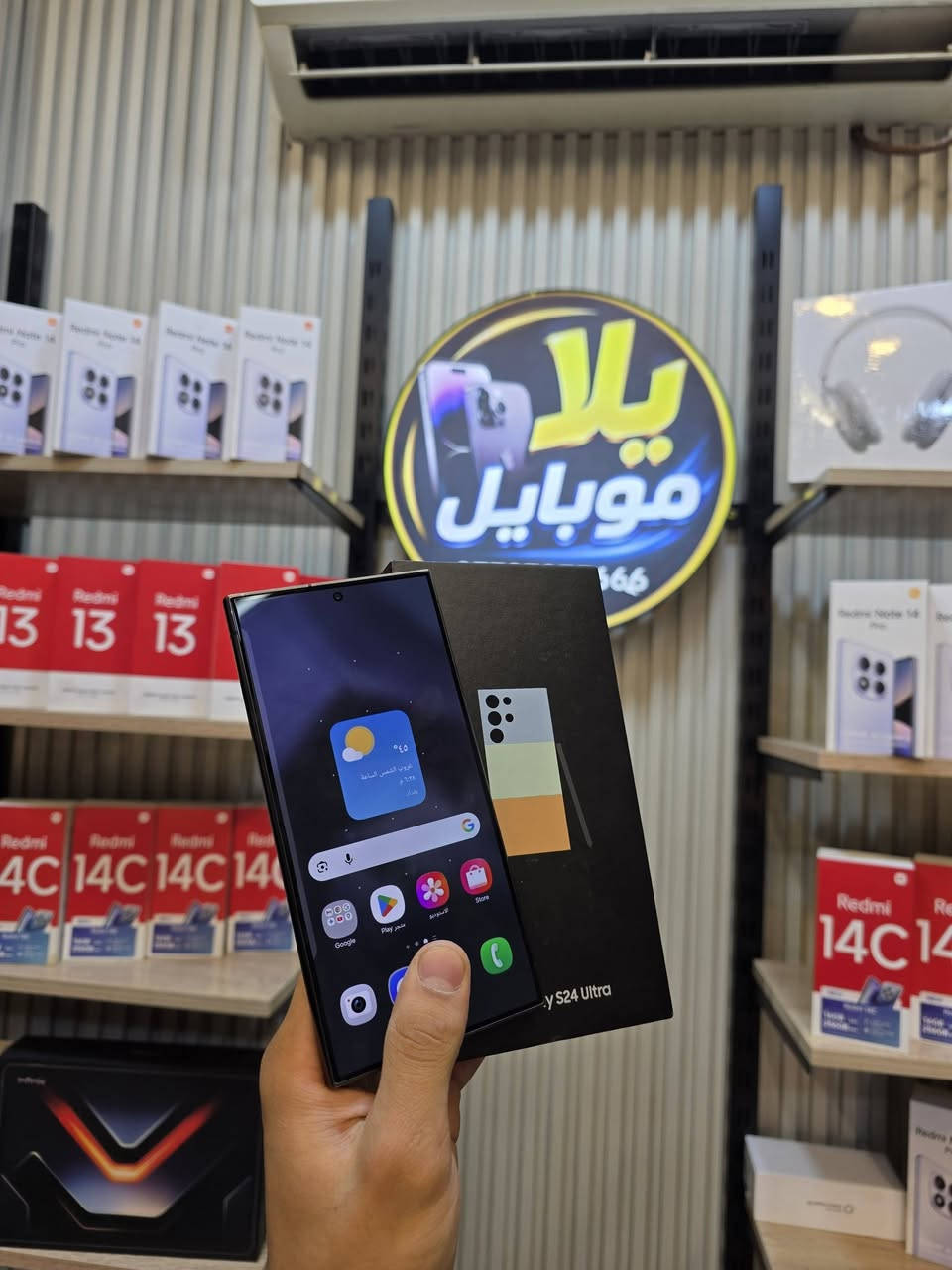 SAMSUNG s24 Ultra 
اندر القطع بل العراق  لون مميز 🔥✔️
اول شي جهاز لامفتوح ولامصلح ولا بيه. اي خلل بشرط 
الون المميز  جهاز نضافته جدا عاليه 
الذاكره / 256gb رام 12 
شاشة مستوية Dynamic LTPO AMOLED 2X بمقاس 6.8 بوصة، بدقة +QHD وتحديث 120Hz، وسطوع 2600 شمعة مع طبقة حماية Gorilla Armor المضادة للانعكاس

بسعة 5000 مللي أمبير، تدعم الشحن السلكي السريع بقدرة 45 واط
السعر بلاش جوه السوك 915 الف بس 🔥☠️
للتواصل واتساب ***********
عنوان موصل الزهور قرب قهوه السرحان 
#يلا_موبايل #ارخص #واقوا #الاسعار 
@إشارة

