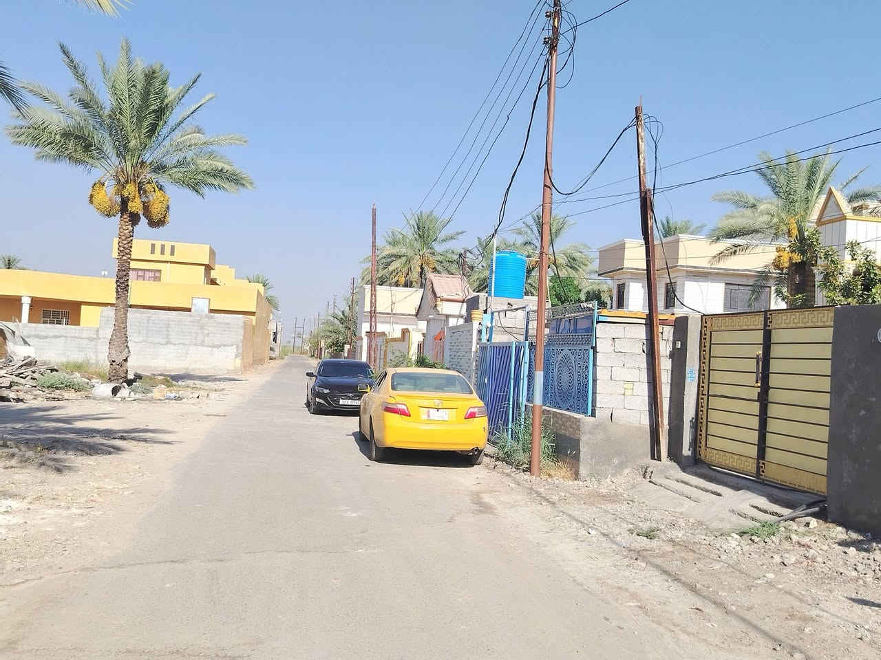 يالله سلام عليكم بيت للبيع معه قطعه مساحه كليا 800بناء 340 وقطعه 460 بناء حديث استقبال 7×5 و4غرف 5×4كل الغرف سند25  نقص البيت الأرضية ولبيتونه موقع  الراشديه عبور مشروع المراسمه قرب جامع الرقيب للاستفسار ***********

