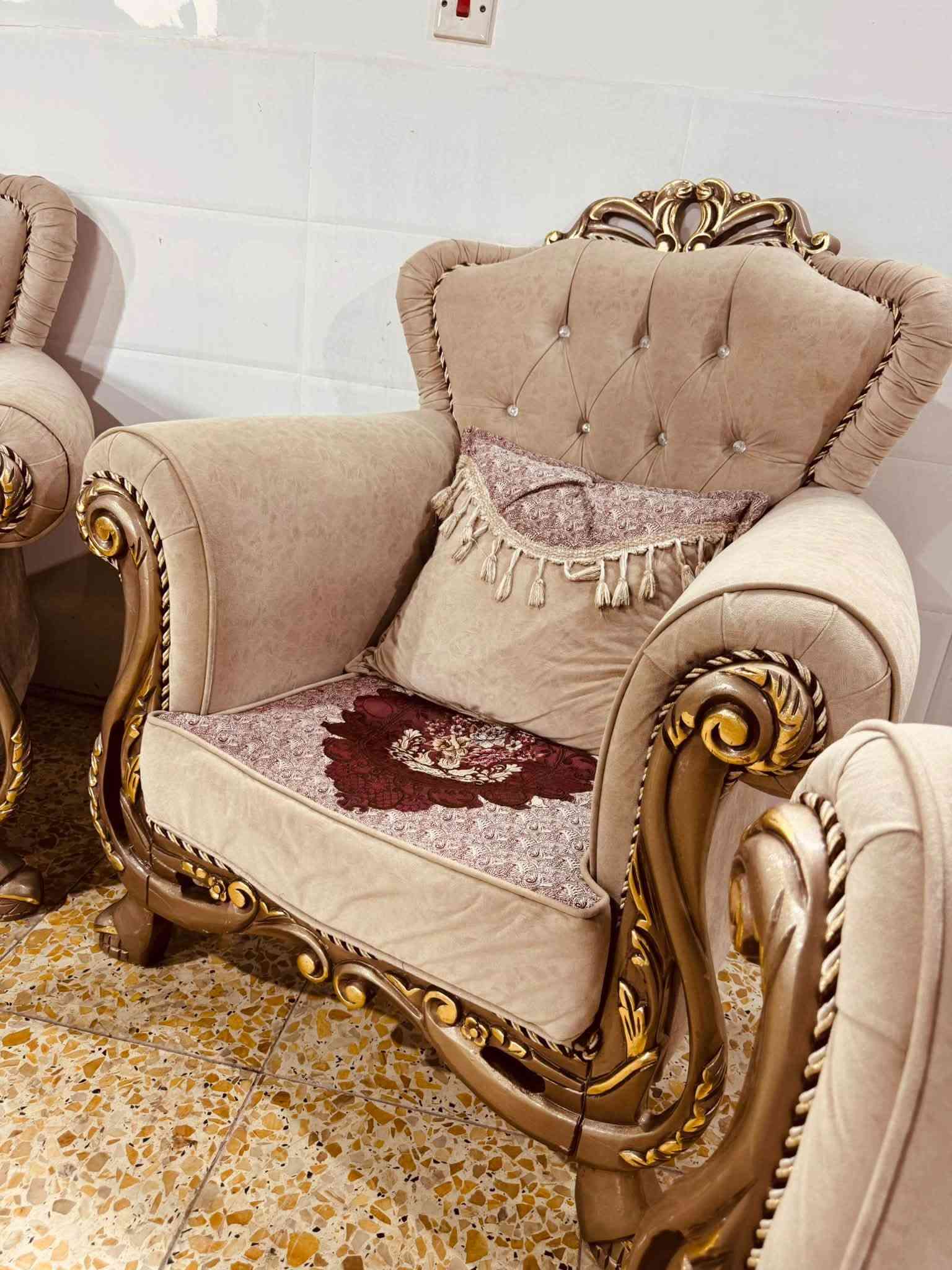 تخم تركي عشر مقاعد مع الطبله الوسطيه مالته مكانه الامين للاستفسار خاص
