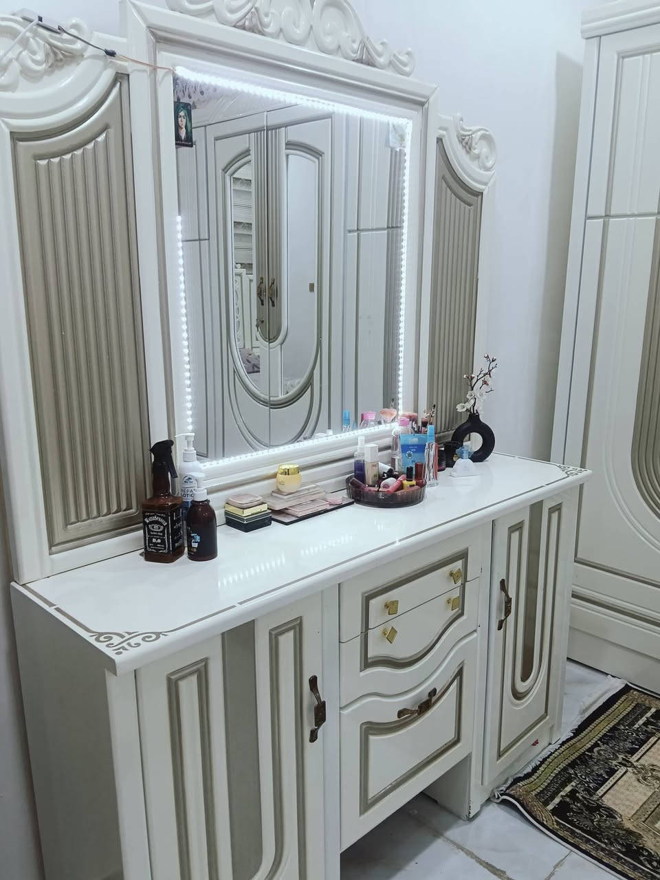 سلام عليكم غرفه خشاب البيع جديده كلش رجان ماتواجد عل فيس شراي يخبر ***********
