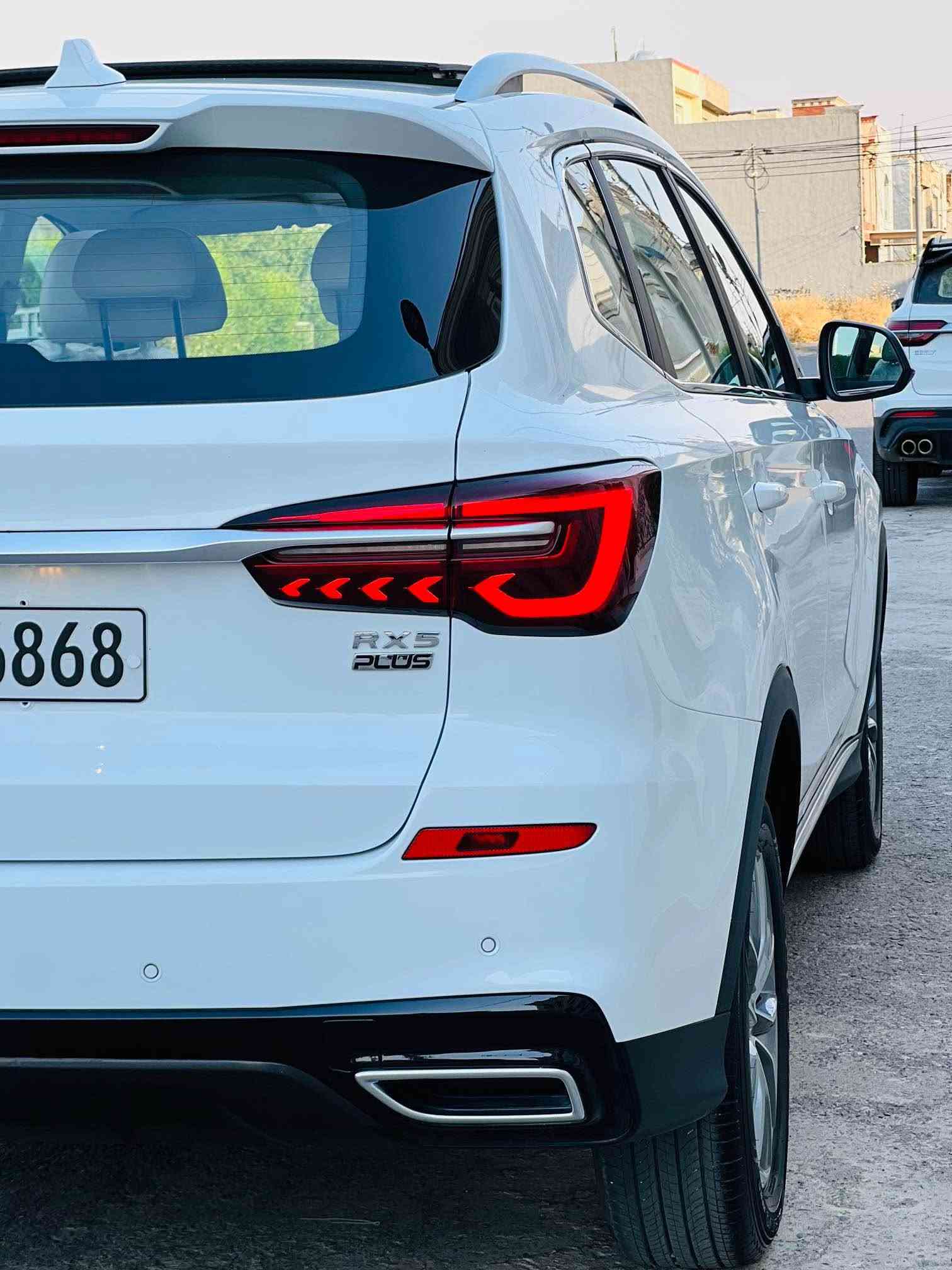 ئیم جی MG RX5 ROEYE 2023
 فول مواصفات.مەکینە 15 تۆربۆ.
تەنیا 18 هەزار ڕۆیشتووە.
بێ بۆیاغ. بێ ساردەکوت. بێ لێدران.
پانۆراما..ئاوێنە شەفت.
شاشەو  کامێرا.بصمة.کوشین جلدوکارەبا
ئۆتۆ هۆڵد.ويل کڕۆم. تحدید سورعە.
لایت زینۆن.لایت و بەگ لایت لید.
به ناوى خؤمه هه مووشتي به شه رت 
سحر. 🔥 ١٣٦  🔥 مه جاله كى كه م 
موبايل *********** واتساب     مکان أربيل أربيل, العراق

نص مكتوب في الصور:
- MG 2023
