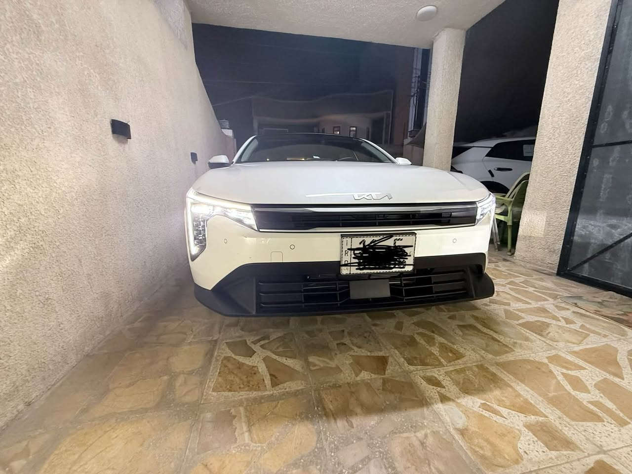 السلام عليكم 
KIA k4 2025 VIP
ضمان وكالة NIM بعدها بلضمان 
4 سنوان او 100,000 كيلو
السيارع ماشيه ٨٠٠٠ وشي قليل قابل للزياده
( استخدام دوام فقط )
مكان السياره ( بغداد / الدورة )
كشنات جلد 
ويل حجم 17
وعليها دوشمه من النواب دوشمه ( هشام ) 
ارضيه جلد
محرك ٢٠٠٠ دوش فول اقتصادي ومتان
رقم بغداد بأسمي تحويل ثاني يوم
لونها ابيض صدفي
داخل زيتوني
كشنات جلد
قطعتين تبريد 
حساسات امامي خلفي
كاميرا خلفية 
كرسي السائق كهرباء
ثلاث وضعيات قياده
تحكمات ستيرن جهتين 
شاشه متصله 
اناره داخليه ( بلادي مو عمل ) 
سبير بعده مطاخ الكاع 
وهواي مواصفات ثانيه 
مكفولة من البارد والضربه والصبغ والبي دي ار وهاي الامور 
السيارع خير من الله مابيها ربع دينار مصرف
للتواصل متواجد فقط على الرقم والواتساب
غير متواجد على الماسنجر 
***********
