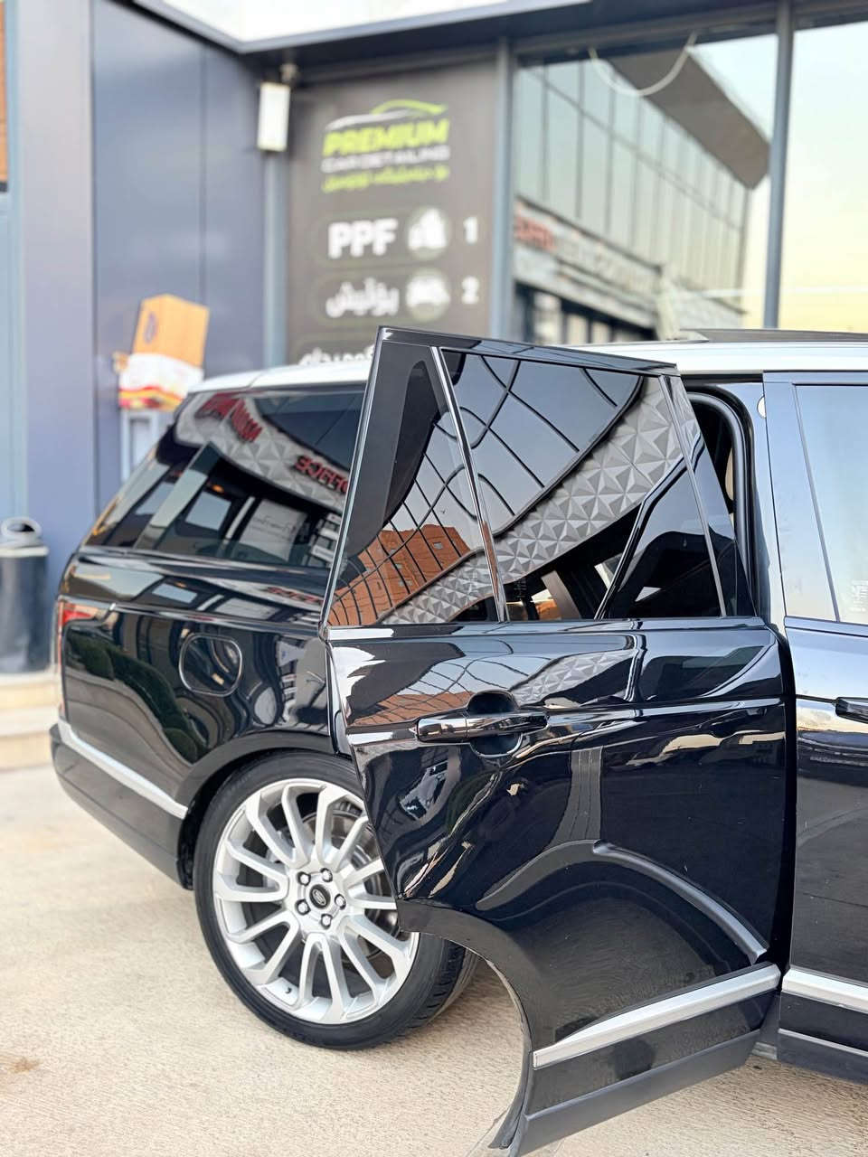 🖤 Range Rover Vogue 2016 | بۆ فرۆشتن

ئەگەر بەدوای سەیارەیەکی، جوان و جیاواز دەگەڕێیت، ئەم Range Rover Vogue ـە هەموو ئەو شتانەیە کە چاوەڕێی دەکەیت.

✨ مواسەفاتەکان:

▪️ ڕەنگی دەرەوە ڕەشی بریقەدار
▪️ ناوەوەی چەرم بە ڕەنگی کرێمی
▪️ کورسییەکانی پێشەوە و پشتەوە  کارەبایی
▪️ کورسییەکانی پێشەوە و پشتەوە گەرمکەرەوە
▪️ سوکان هیتەر و کروز کۆنترۆل و تەحەکوم 
▪️ شاشەی ناوەڕاستی گەورە
▪️ سیستەمی مۆسیقا و کۆنترۆڵی دەنگ
▪️ تەبریدی  ئۆتۆماتیک و کۆنترۆڵی گەرمی
▪️ کامێرای دواوە و  پێشەوەو ۳٦٠ سنسۆری پارککردن
▪️ کۆنترۆڵی خێرایی 
▪️ ئاوێنەکانی  رادارو هیتەر و کارەبا
▪️ گیربۆکسی ئۆتۆماتیک
▪️ سیستەمی 4×4 مۆدی لێخورینی ٤ مۆد
▪️ ویل و تایەکانی جوان و گەورە
▪️ ناوەوەی فراوان و زۆر ئارام
 ناوەوە و دەرەوە زۆر جوان و پاک ماوتەوە  هەمو گیانی بەشەرت 

📍 ڕۆشتوو: ١٥٠ هەزار کیلۆمەتر
💰 نرخ: ١٣٨ وەرەقە

سەیارەکە ۲ پارچەی کلێرە و هەموو گیانی لەسەر دەقی شەریکەیە گێرو مەکینەو کارەبای و هەموو گیانی بەشەرت

📞 بۆ زانیاری زیاتر و بینینی سەیارەکە، پەیوەندی بکە.

ژ.م ***********کوردی+عربی
‎ژ.م ***********کوردی السليمانية, العراق
