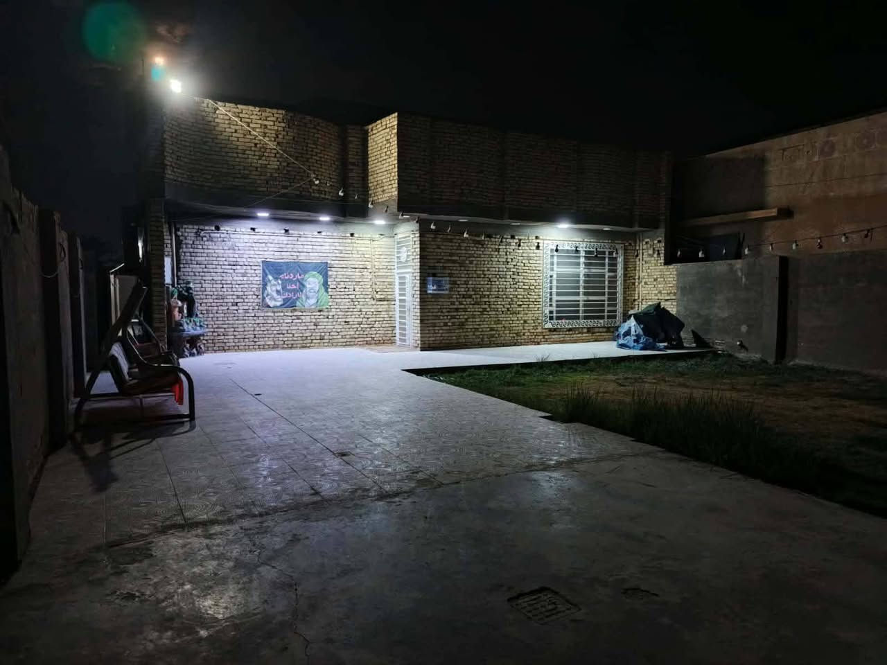 دار سكن للبيع ٧٠٠م طابو زراعي كوت حي الحكيم نزلت الشهيد نزار على نفس الشارع قريب على الكورنيش مرقم من قبل البلدية طابقين بناء درجة أولى طابوق للإستفسار الاتصال على *********** أو مراجعة مكتب دلالية الروان
