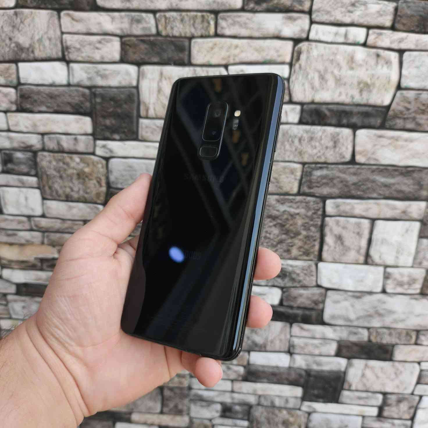 s9 Plus
نضيف جدا مال جناي سعره ( 165 ) بي مجال .. مكاني حله .. واتساب *********** ( شاشه بيها طبع خفيف جدااا فقط ) 🤍
مواصفاته ...
ذاكره 128 
يدعم شريحتين .. ويدعم الشحن السريع 
شاشه منحنيه سوبر امولد 
بطاريه مستبدل فقط .. مع ملحقات
