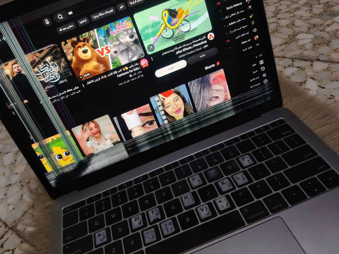 ماك بوك برو للبيع بس بي ضربه بلشاشه بس بعده شغال مثل مابلصور ومواصفاته بلصور بيش متريد اخذه ***********واتساب
