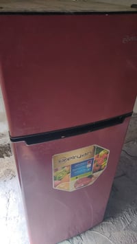ثلاجة • جديدة • عاوزه غاز