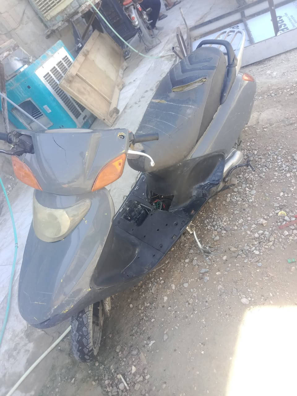 يالله متاح الدراجه ماعرف اسمه قبل سبوع فتحت كابريته وماشتغلت ابيعه جوم حديد هلموجود سعر 100 اخر مره شغلته قبل سبوع تايراتهن جدد بعدهن عنوان كربلاء ***********
