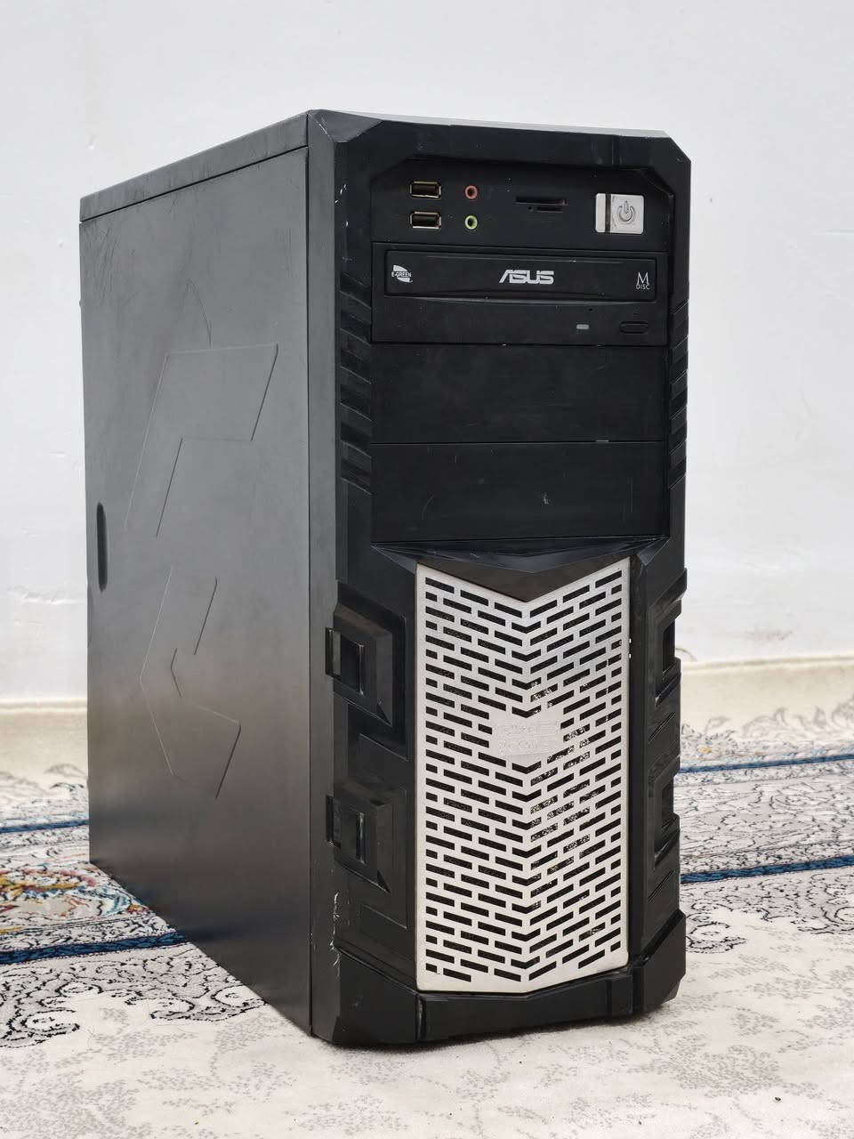 للبيع حاسبة مكتبية نظيفة جداً 🔥
💻 المواصفات: 
• المعالج: Intel Core i7 الجيل الرابع
• الرام: 8GB DDR3
• التخزين: HDD 500GB
• نظام التشغيل: Windows 10
• بدون كرت شاشة منفصل
✅ جاهزة للعمل مباشرة
✅ وياها كيبورد + ماوس + كيبل باور + كيبل شاشة
✅ حالة الحاسبة نظيفة جداً ومستخدمة
💰 السعر: 150,000 دينار فقط
🚚 مع التوصيل لجميع محافظات العراق
📩 للاستفسار: مراسلة خاص أو واتساب
📱 ***********
