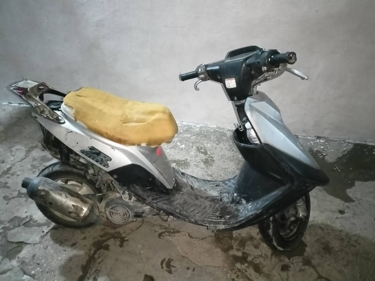 سلام عليكم
ماطور صاروخ ياماها للبيع 

ماطور نضيف وماطور نشط 

درع كامل ماناقصو اي شي 

شغل وامشي بي 

ناقصو بس قمجه بريك الوره 

السعر 200وبي مجال 

الرقم:***********
