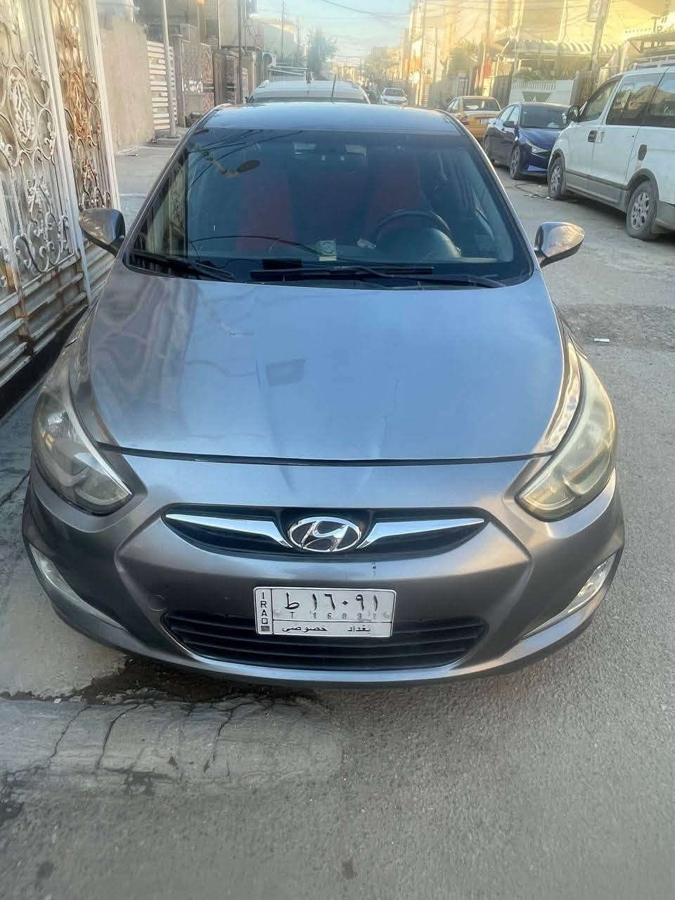 للبيع اكسنت موديل 16 
ماشيه 95 
بيها 4 قطع صبغ ابيع حزام سعر 74 و بيها مجال 
مكان السياره بغداد الامين
للاستفسار ***********
