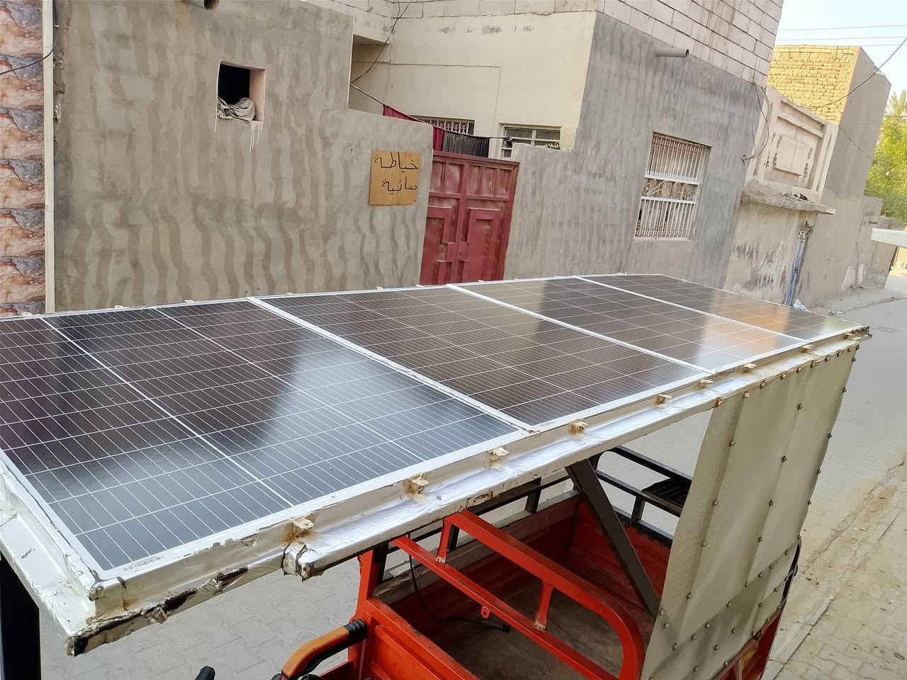 ستوتة شحن تشحن على الطاقة الشمسية والكهرباء مكان النجف ***********
بطاريات عدد 6 نوع ياديا مسطرة 38 امبير 
تمشي بالشحنة اكثر من50 كيلو
طاقة شمسية تفول من 0 لل100 خلال 5 ساعات
البدي ينرفع بالكامل 
كلشي شغال وستوتة نظيفة
