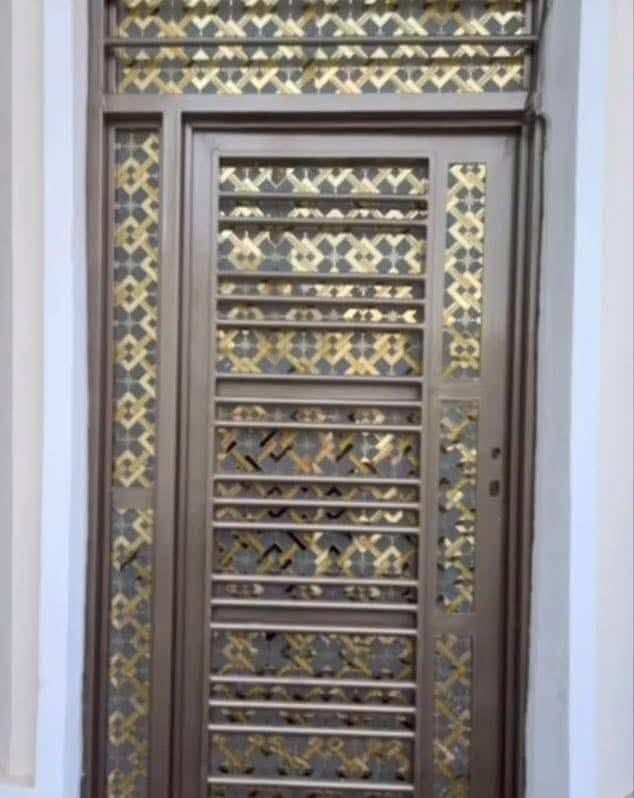 السلام عليكم اشتغل صباغ حديد بويه شبابيك بيبان القطعه ع 25 صبغ باب لحوش 30    مكان العمل صلاح الدین تکریت ***********
