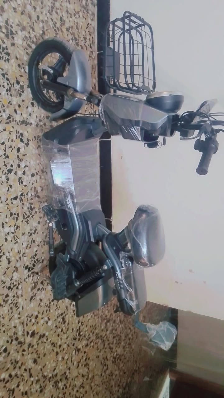 للبيع خاص الستفسار ***********
السعر 300 بيه مجال للشراي صدك

بيه 2سويج 

1بصمة 

4بطاريات 16 لو 15امبير

كلشي شغال بس يرادله اثنين اشاير 

سرعه 40 45 حقيقي

تمشيك 25 كيلو متر

بغداد مقابل بوب الشام شارع الجزيره السياحيه
