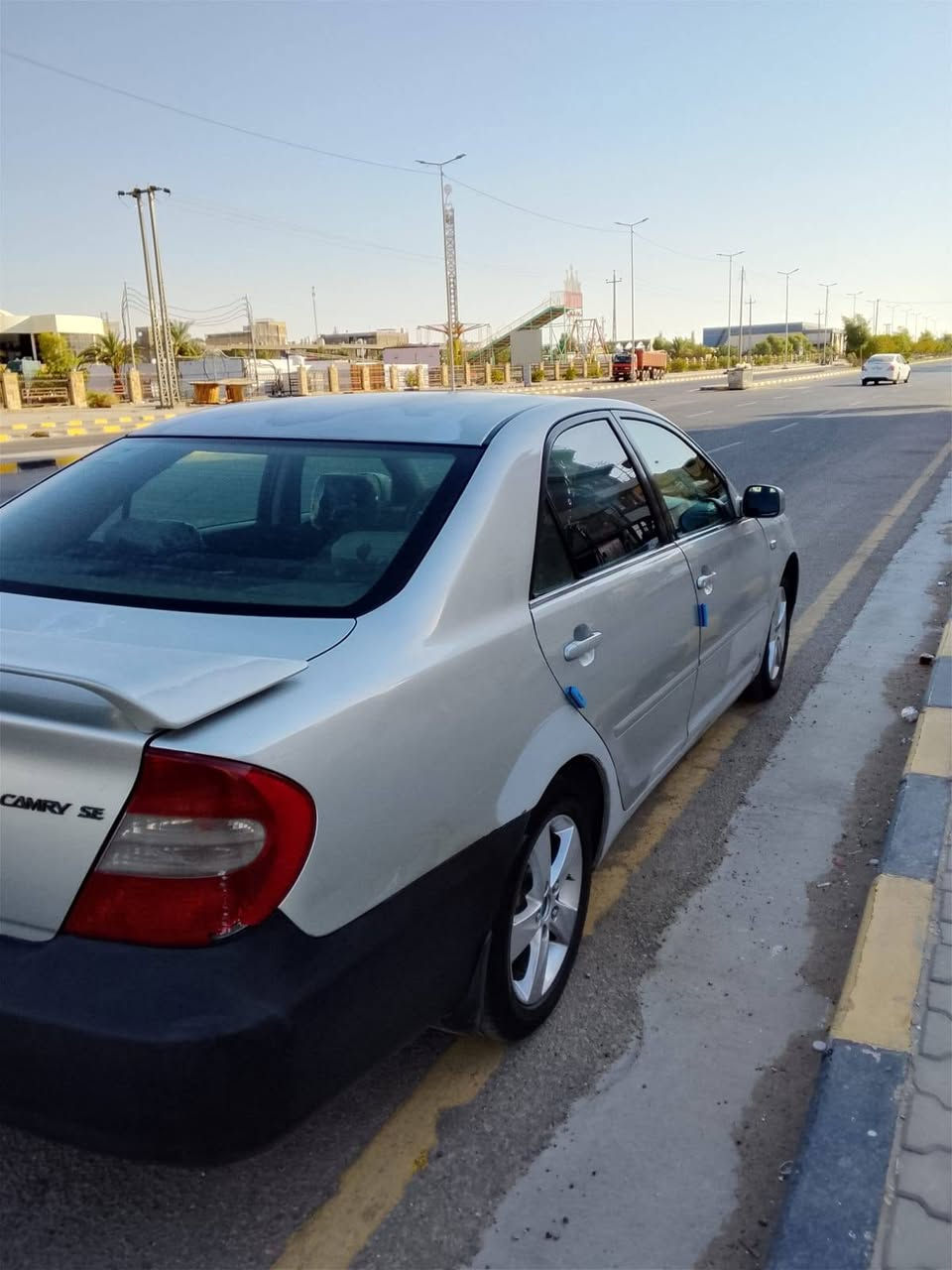 كامري نحلة 2004 وارد امريكي للبيع
كير ومحرك مكفولات 
تبريد ثلج 
رقم بغداد الماني  بسمي مشروع وطني 
 
السعر 75 وبيها مجال 

مكان السيارة نجف 

واتس اب  ***********
