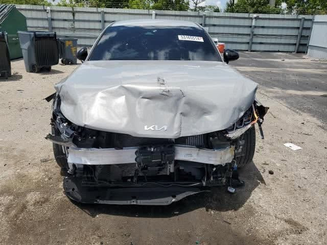 سلام عليكم k5 2024 وارد أمريكي مكينه 1600 تيربو حادثه مثل ما موضح بصور جي تي لاين فول ما عده الفتحه سيار من دخلت من أمريكيه لحد الآن على إيدي ماشيه 41 ميل سياره حلوه ونصبه تخبل سعر ١٧٠ وبيه مجال بسيط مكان بصره حي جامعه ***********

نص مكتوب في الصور:
- 53165514