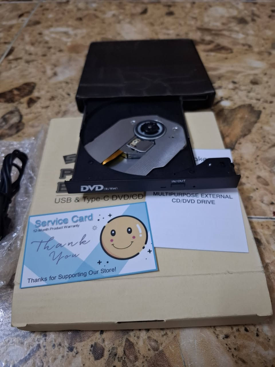 مشغل اقراص خارجي أمريكي جديد أصلي شرط الضمان والفحص ويعمل بخاصية COUT/USB/DC / او من الموبايل بطريقه التوصالة ويشغل cd/dvd تسجيل جميع الامنافذ بيه يوجد توصيل اتصال [***********]

