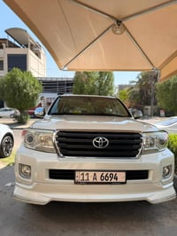 تيوتا لاندكروز للبيع  الموديل ٢٠١٢ الممشى ١٤١ حقيقي المكان بغداد السيد...