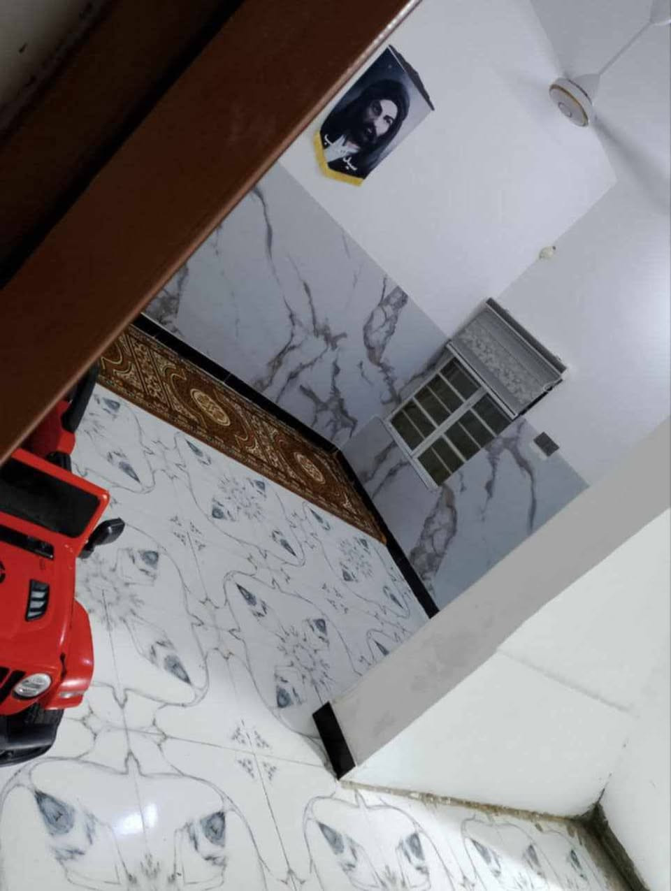 🏡✨ للبيع دار مرتب بموقع مميز في الكوت الح حكيم ✨🏡

فرصة مناسبة لمن يبحث عن بيت بناء حديث، مرتب وجاهز للسكن وبسعر مناسب 👌

📍 الموقع: الكوت – حي الحكيم نزلت كاله قرب الكورنيش 
📐 المساحة: 100 م²

🏠 يتكون المنزل من:
🛏️ غرفه
🛋️ صالة
🍳 مطبخ
✨ غرفة استقبال
🚿 صحيات عدد 2
▪️ طابق  

🧱 بناء حديث ومرتب
📜 السند: 25

💰 السعر المطلوب: 30 مليون دينار عراقي وقابل للتفاوض 
📞 للاستفسار والتواصل
***********

