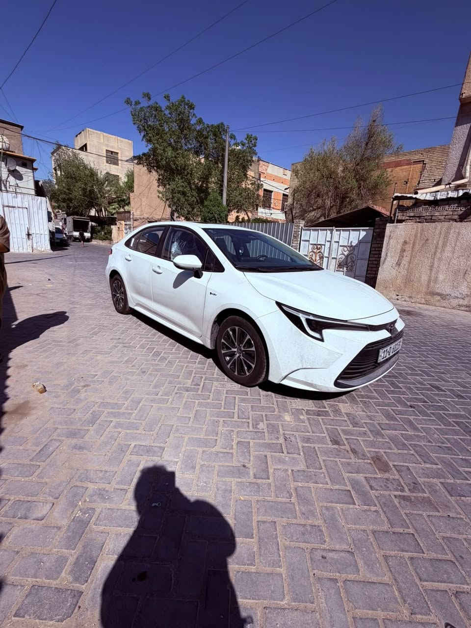 عليكم كورلا للبيع فقط مديل ٢٠٢٤ شكل لامريكي رصعه صغيره بل باب الخلفي جوه اليده مسوينه بعده بل دهن مال الشركه ماشيه ٧٠٠ السيارة ما طالعه من البيت مجودر باب البيت مكلف بل نشر صاحب السيارة رقم *********** ،، السعر ١٥٤

