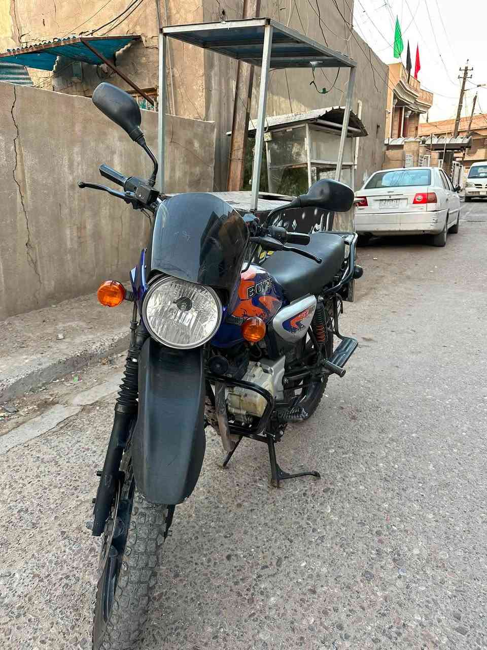 سلام عليكم اعزائي عدي هاي لبوكسر للبيع رقم انكليزي وسنويه باسمي موديل ٢٢ دراجه جاهزه من كلشي ربع متذب عليها مكينتها مجفته جديد وخير من الله مكاني بغداد لمشتل سهرها (مليون و٨٠٠)التواصل واتساب او اتصال بكيفك ***********
