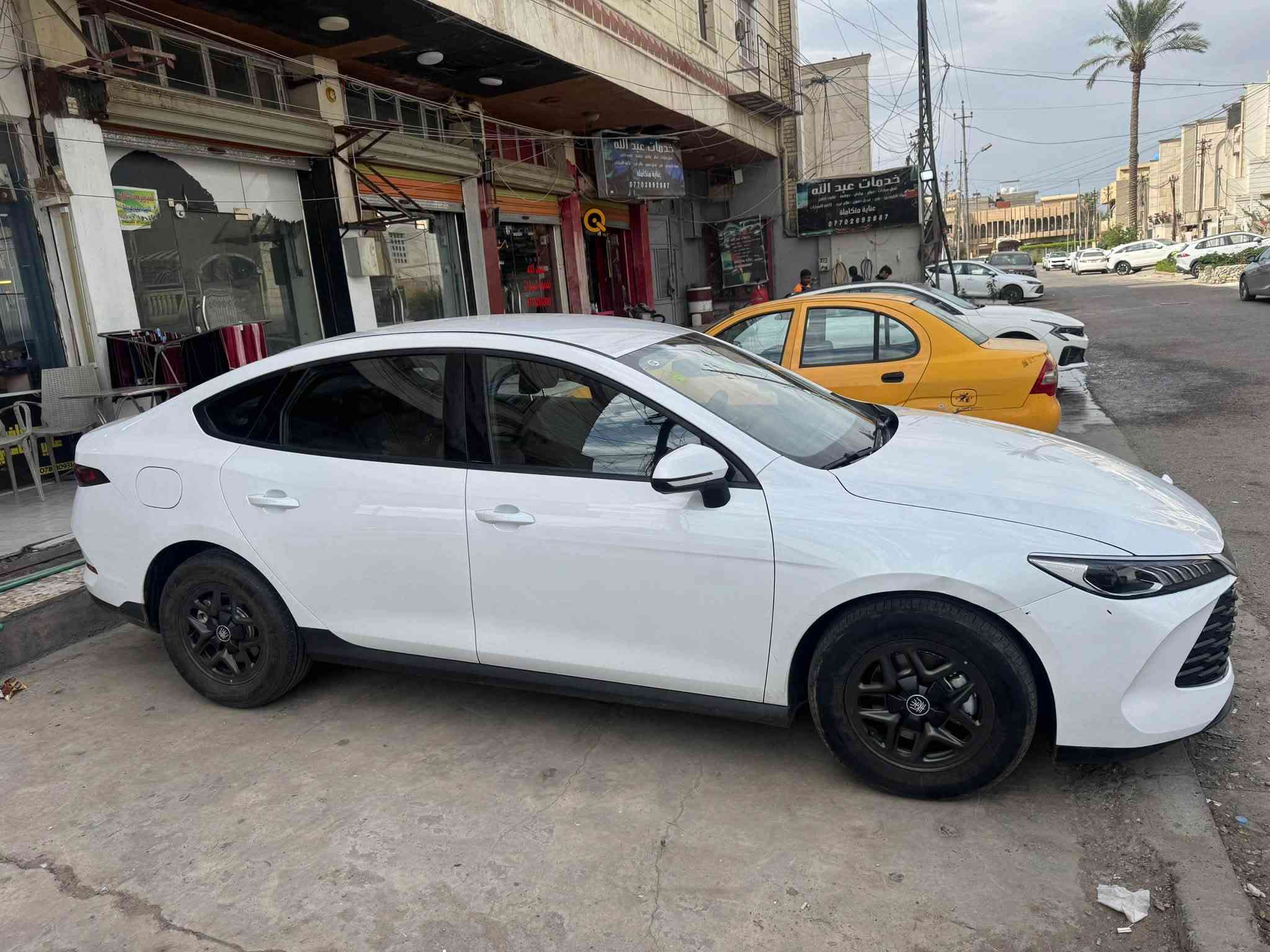 :
---
*للبيع BYD Qin Plus - موديل 2025*

*السعر: 19,700 وبيها مجال بسيط جداً*
*العنوان: بغداد - حي العدل*
*الممشى: 25,000 كم*

*مواصفات السيارة:*
✅ الموديل: 2025
✅ المحرك: يعمل لشحن البطارية
✅ النظام: 3 أنظمة هايبرد بنزين + شحن ذاتي
✅ الداخل: جلد زيتوني
✅ التشغيل: بصمة + كارت
✅ شاشة كبيرة
✅ هاند بريك بصمة + Auto Hold
✅ تبريد قطعتين
✅ 10 ايرباكات
✅ الشاحنة الأصلية جديدة بعدها بالجيس ممفتوحة

*حالة السيارة:*
🔹 بيها طخة بجاملغ الأمامي ورصعة بالبنيد

*للاستفسار: ************

---

*نسخة قصيرة للكروبات:*

للبيع BYD Qin Plus 2025
ماشية 25 الف
فول 1/1 جلد زيتوني 10 ايرباكات تبريد قطعتين بصمة كارت
3 انظمة هايبرد شاحنتها جديدة بالجيس
بيها طخة جاملغ امامي ورصعة بنيد
السعر 19,700$ وبيها مجال
بغداد حي العدل ***********
