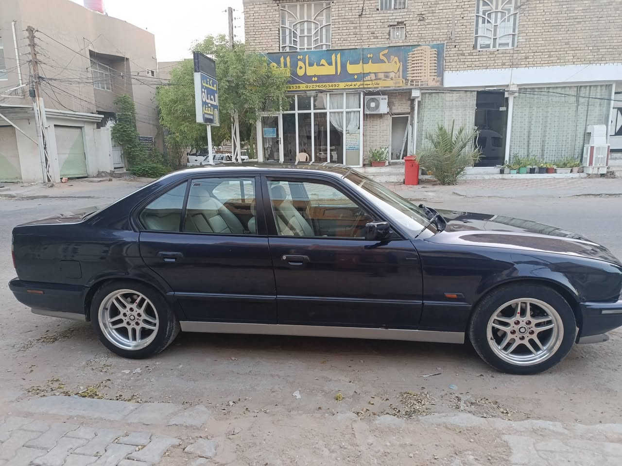 السلام عليكم 
السعر 68 وبيها مجال 
بي ام موديل 94 ,BMW 525
مكينه مسكر دبل فانوس
كير اتوماتيك
صدر جديد قبل اسبوع بدلت
تبريد شغال وجاهز مابي نقص
ويل M
ABS
كشنات جلد 
سلايت 
لايتات زنون 
سياره مال جناي باسمي رقم أربيل
***********
مكاني النجف

