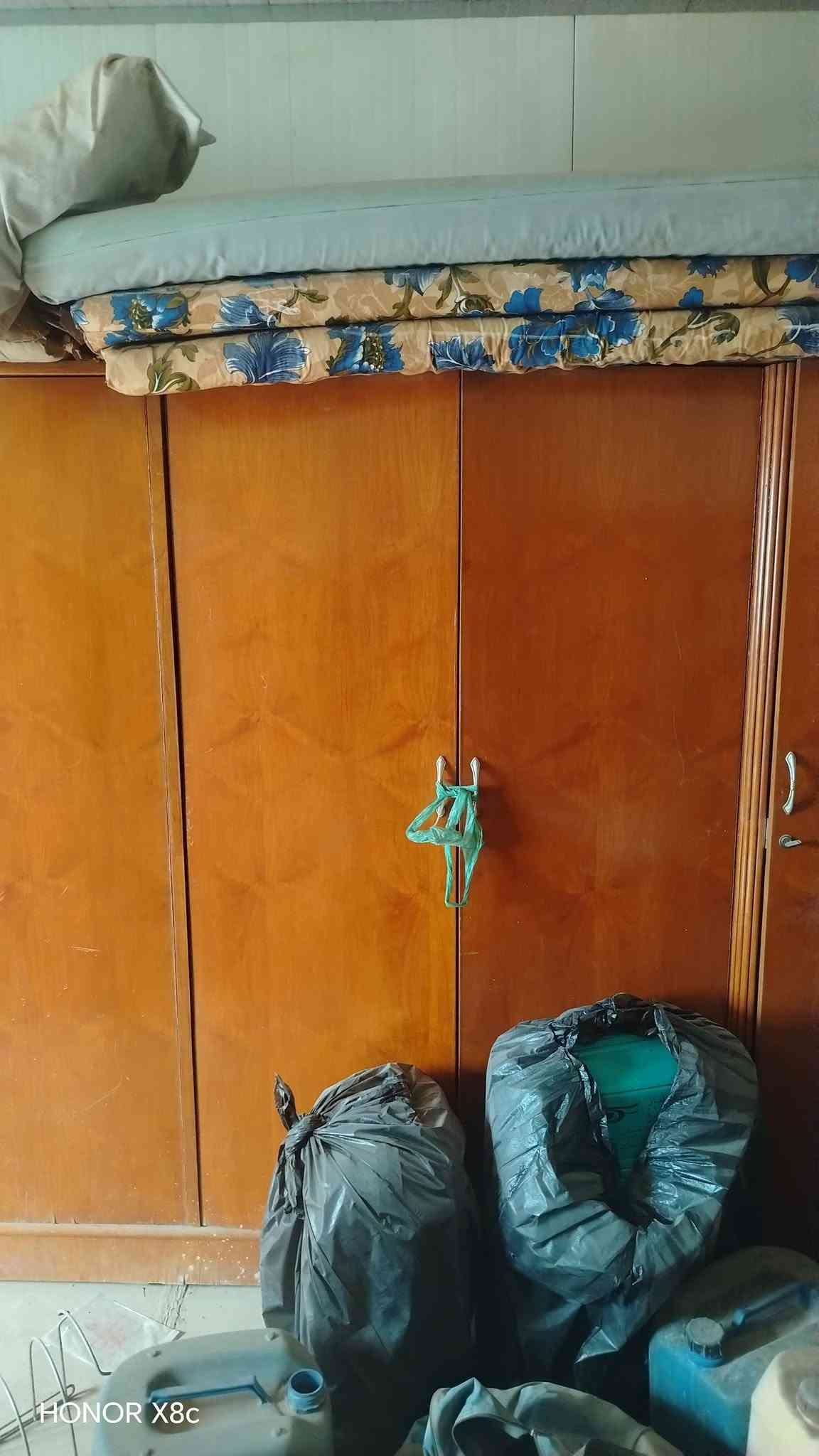 كنتور ٦ أبواب صاج من الداخل والخارج نظيف للبيع في حي الجامعة للاستفسار الاتصال على ٠٠٩٦٤٧٩٠٤٢٢٣٤٢٣ ابو محمود

نص مكتوب في الصور:
- HONOR X8c