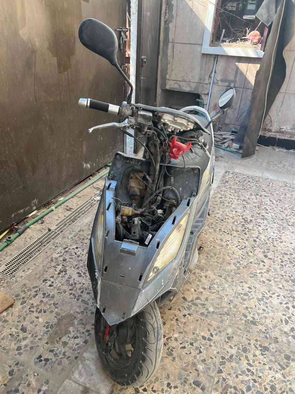 السلام عليكم 👋للبيع كامكو جي 5 دراجة طافية متروكة بيها نقص كتف مال شحن وباتري والكابريته وصخة الدراجة متروكة ابيع كوم حديد السعر 110 وبيها مجال بسيط حك الجية مكاني بغداد الشعله جكوك شارع عادل ماركت للاستفسار هذا رقمي يتصل وبي خير ويدلل ‏‪***********‬‏
