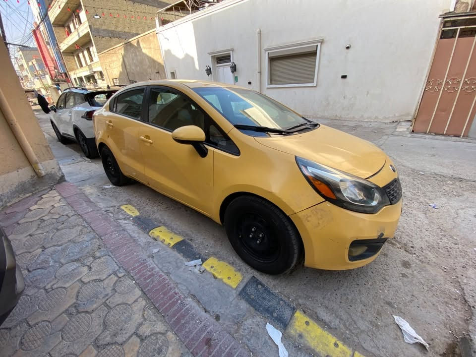 السلام عليكم ورحمة الله وبركاته
كيا ريو موديل2015، واردامريكي ، مكينه ١٦٠٠ GDi 

حادثة فقط دعاميه واكعه بدون ايرباك السياره كلين ليبل واحد 

مواصفات ؛

تحكم ستيرن جهتين 

بلوتوث & UBS

كير اوتو وعادي 

نظام ECO الاقتصادي 

دواخل وكشنات بلادي لونين 

رقم بغداد باسمي شرط التحويل 

كير ومكينه كفالة ، ، تبريد و تدفئه شغال ....

السعر85 بيها مجال 

ملاحظة :بلاكات تخم جديد اصلي +مجاول اصلي +منظومه ماء اصلي ماء زيتي +زوج تايرات جديده السياره جاهزه 

المكان /بغدادالجديده /حي المعلمين 

الاتصال ***********
