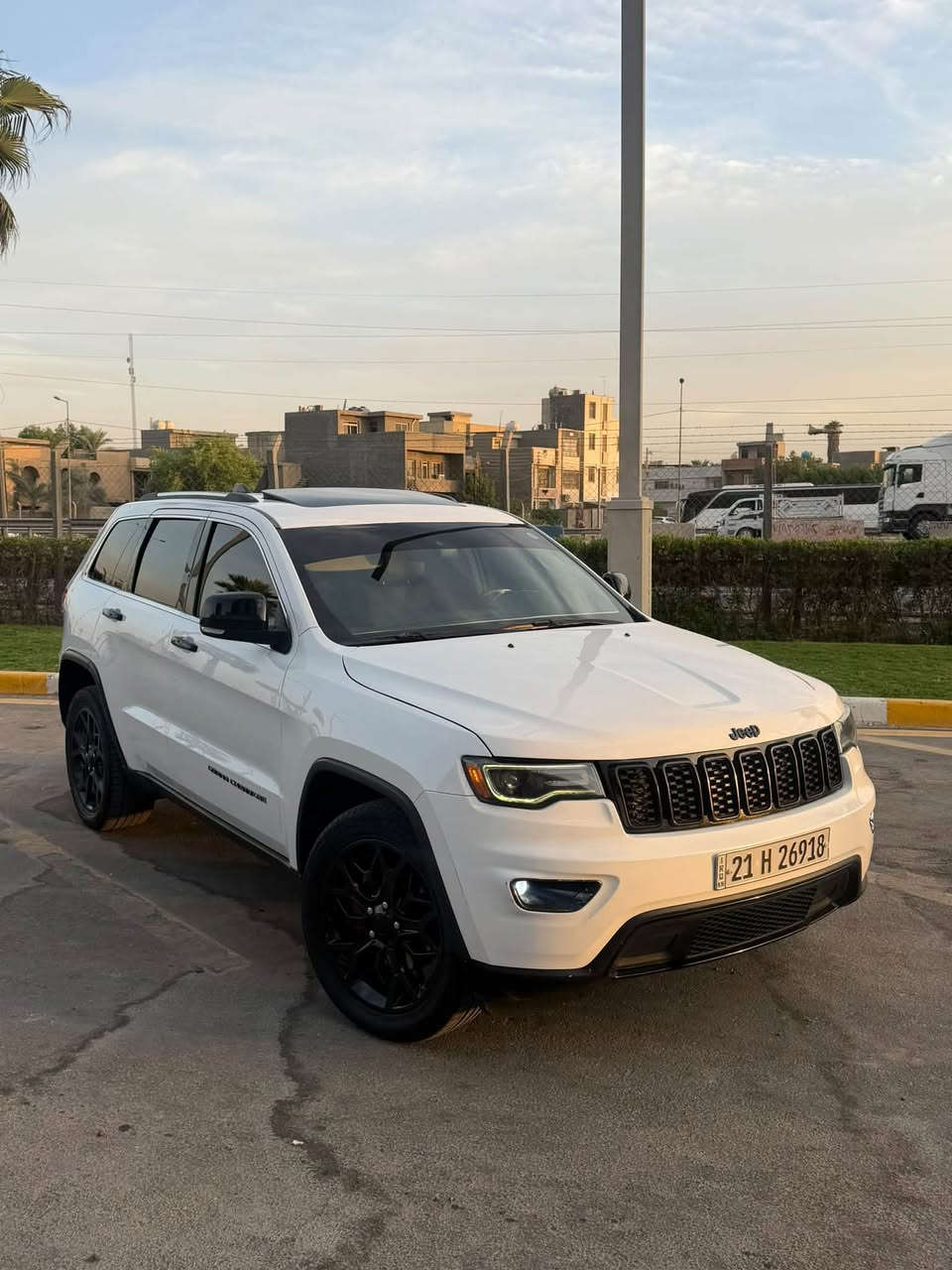 السلام  عليكم ورحمة الله وبركاته

‏‎‏‎       ——— لـلـبـيع او مراوس -----

جيب گراند شيروكي - Jeep Grand Cherokee

‏‎‏‎وراد امريكي .     —    

‏‎‏‎الموديل           —    2018

فئة.                 —    لمتد 

حجم المكينه   —     3600/ V6

‏‎‏‎اللون               —     ابيض     

‏‎‏‎المسافه المقطوعه — 100mi

‏‎‏‎حاله السياره.    —    ( جاملغ +بنيد بدون شاصي بدون لغد فقط بارد بلغد وبيه بلقماره رصعات مال حالو مال بغداد شي قليل )

‏‎‏‎المواصفات 

‏‎‏‎- بصمة تشغيل 

‏‎‏‎- بصمة أبواب 

‏‎‏‎-تشغيل عن بعد 

-رادار خلفي 

‏‎‏‎-كشنات جلد بيجي

- شاشه ديجتال 

-اشاره بالمرايه 

-حساس  خلفي 

-بردات خلفيه ‏‎

‏‎‏‎-شاشه كبيره تدعم نظام الأبل كار باي ونظام الاندرويد

-شاشه عداد ديجتال

-فتحت سقف  

‏‎-دبل اكسل 

‏‎-اوتو ستوب

‏‎-وضعيات قياده 

‏‎‏‎-كشنات تدفئة ( اماميه - خلفيه ) 

-كشن السايق خزن ميمور 

-ستيرن تدفئة 

‏‎-صندوق كهربائي 

‏‎‏‎-كرسي السايق والراكب بحركة كهربائيه 

‏‎‏‎-تحكم ستيرن جهتين 

‏‎‏‎-تحديد سرعه 

‏‎‏‎-مانع انزلاق 

‏‎‏‎-ليد نهاري

‏‎‏‎-كامره خلفيه دواره 

‏‎‏‎باقي المواصفات المعروفه 

‏‎‏‎السعر            — 18500 وبيه مجال بسيط  

‏‎‏‎رقم السياره    — السليمانيه   سنويه مضلل 

‏‎‏‎موقع  السياره — بغداد الغزاليه  

‏‎‏‎للأستفسار.     — ***********
