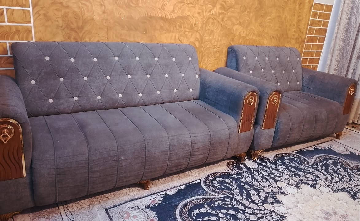 طخم تفصال شغل عراقي والخشب عراقي ثكيل عشر مقاعد نظيف سعرة 650وبي مجال بغداد البلديات اتصال.***********
